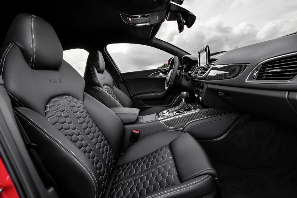 Audi RS 6 Avant Detail Verbrauchsangaben Audi RS 6 Avant 4.0 TFSI quattro:Kraftstoffverbrauch kombiniert in l/100 km: 9,6;CO2-Emission kombiniert in g/km: 223