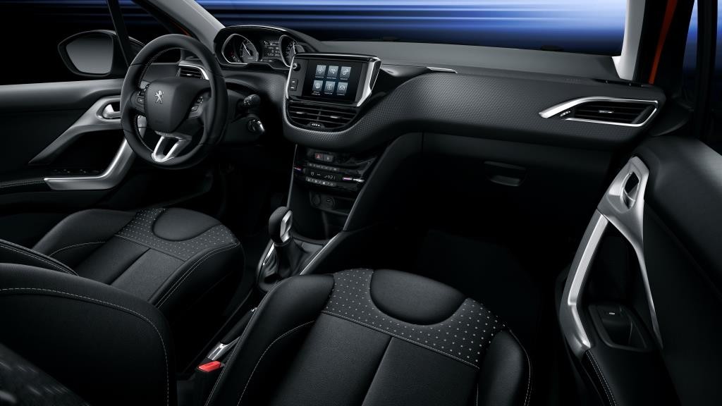 2015-Peugeot-208 (3)