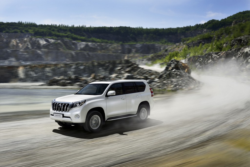 2016-Toyota-Land-Cruiser-EU-1