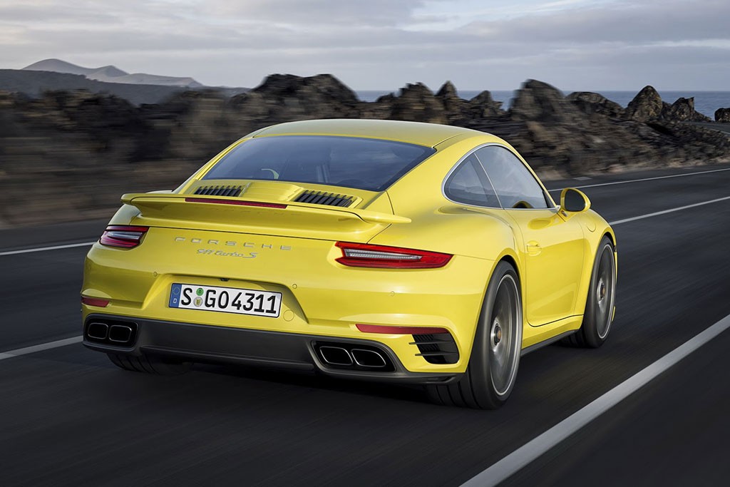 2017-Porsche-911-Turbo-S-2