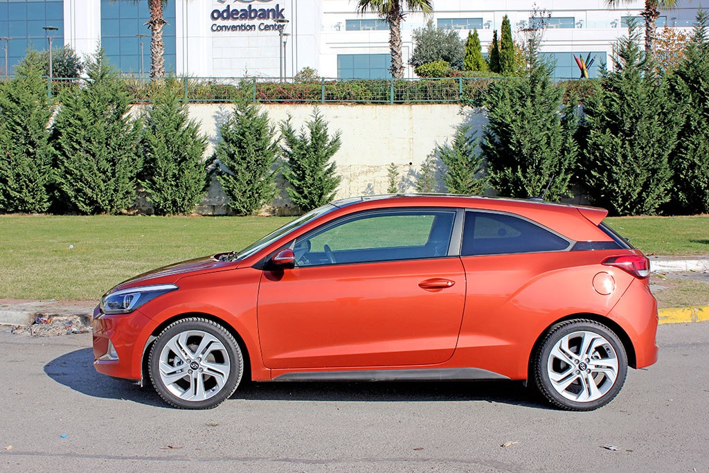 2016-hyundai-i20-coupe (2)