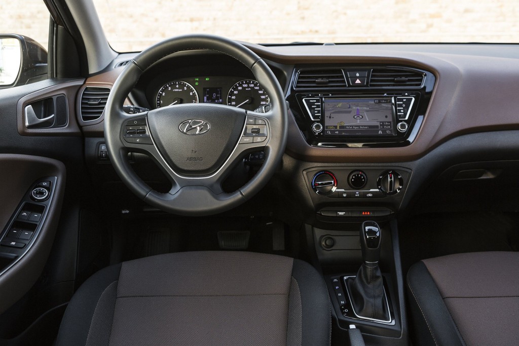 Hyundai Yeni i20 Active ic mekan