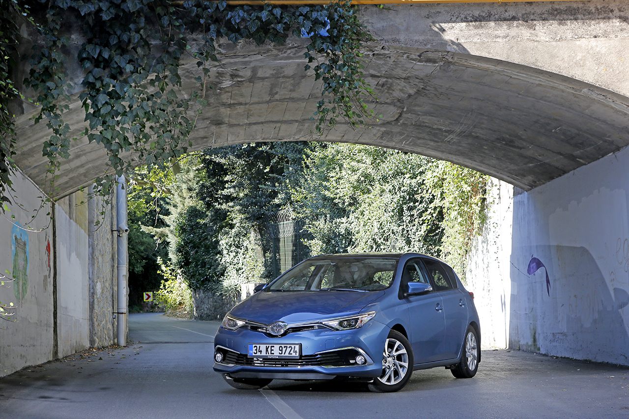 toyota-auris-test