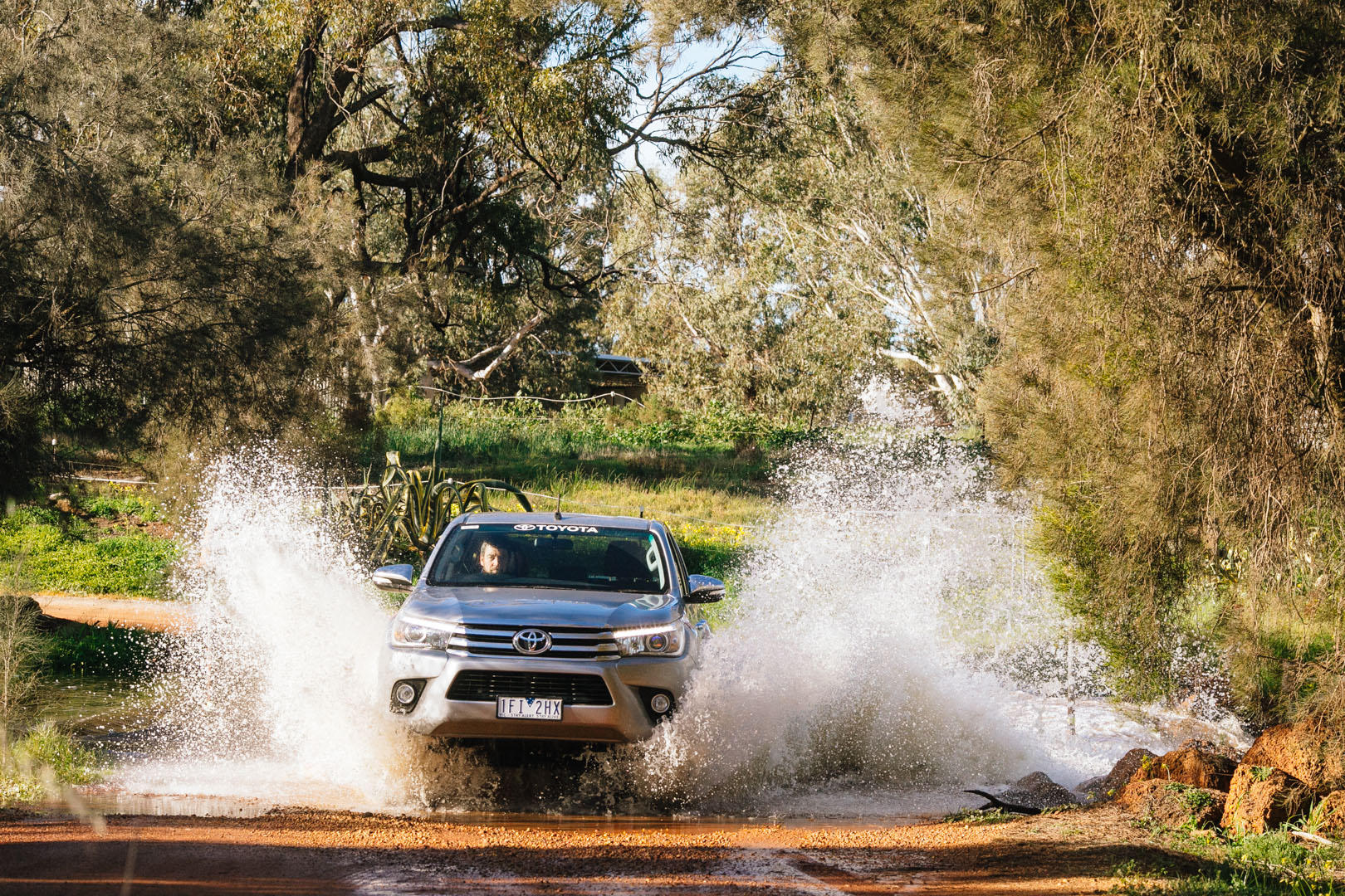 Toyota_Hilux__3_