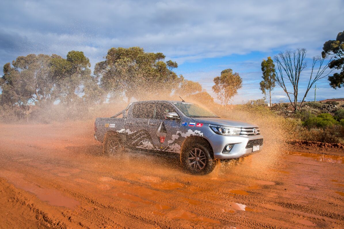 Toyota_Hilux__5_