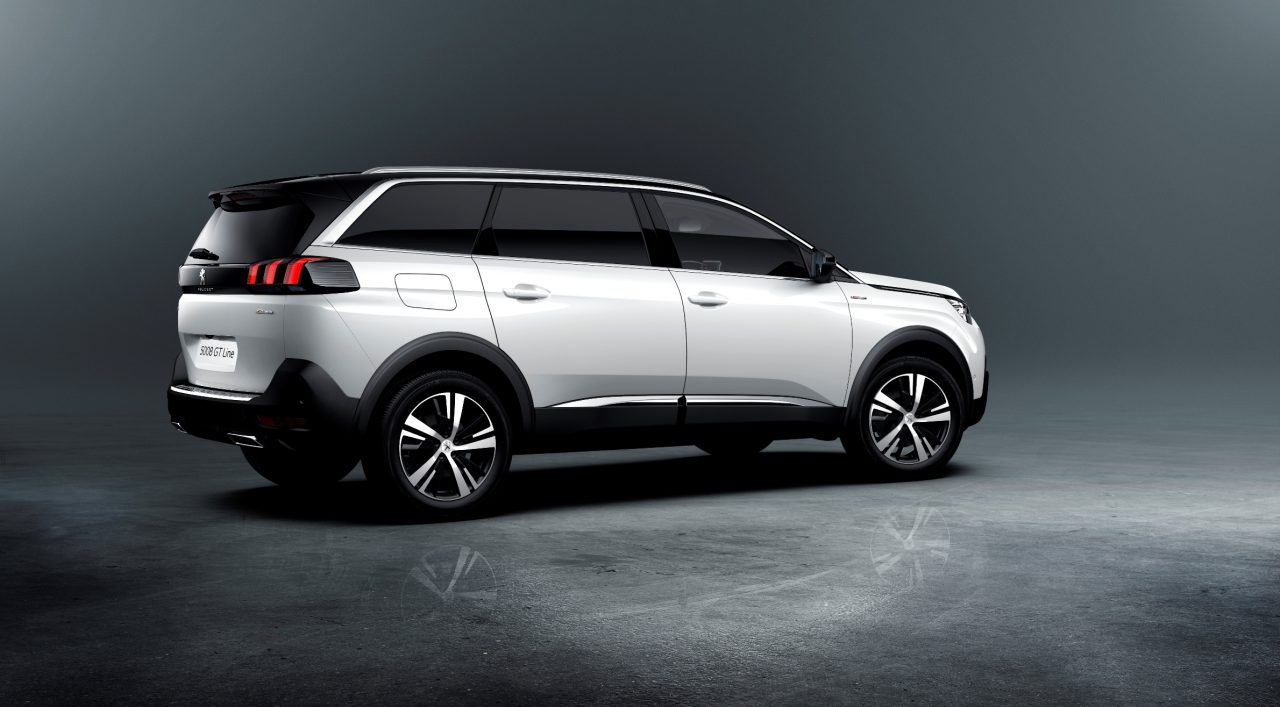 PEUGEOT_5008 SUV_003