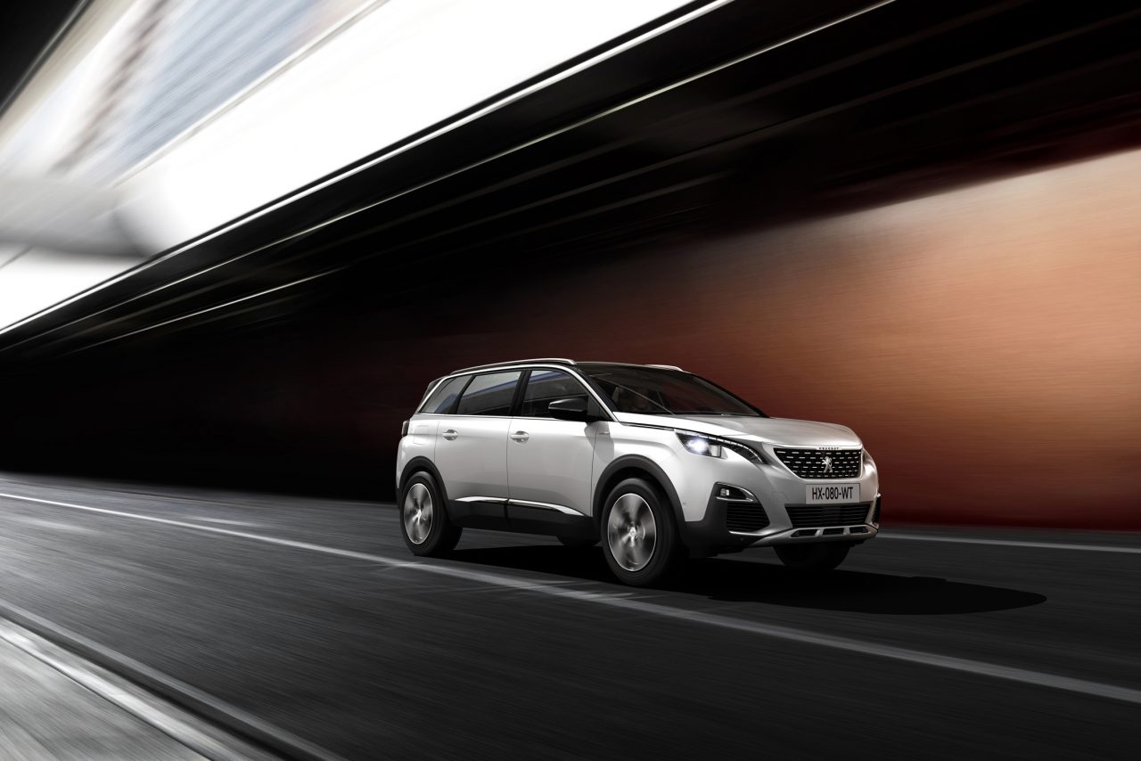 PEUGEOT_5008 SUV_004