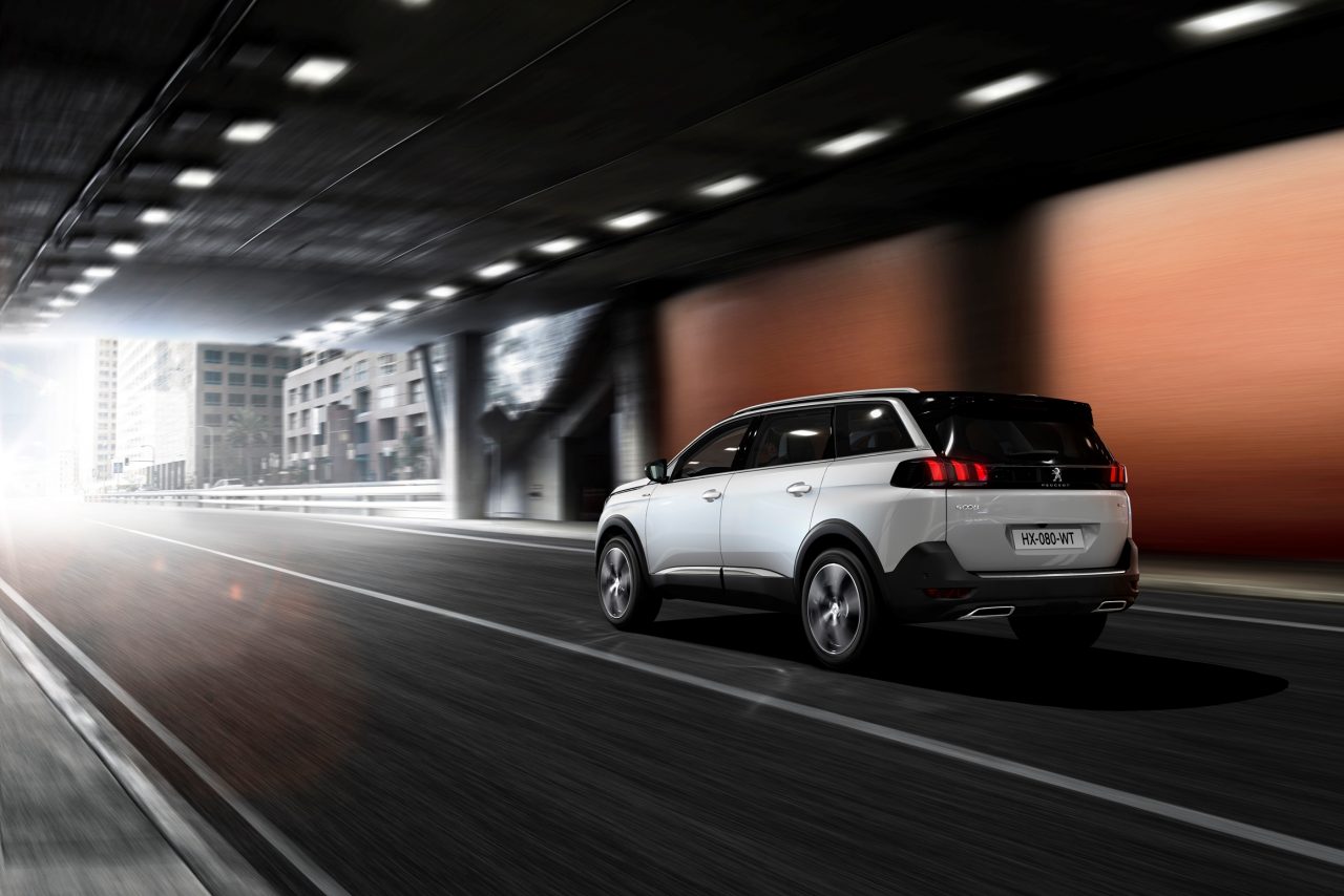 PEUGEOT_5008 SUV_005