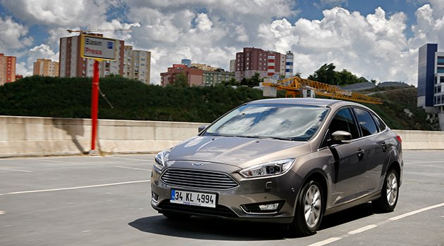 ford-focus-sedan-1-5-tdci-powershift