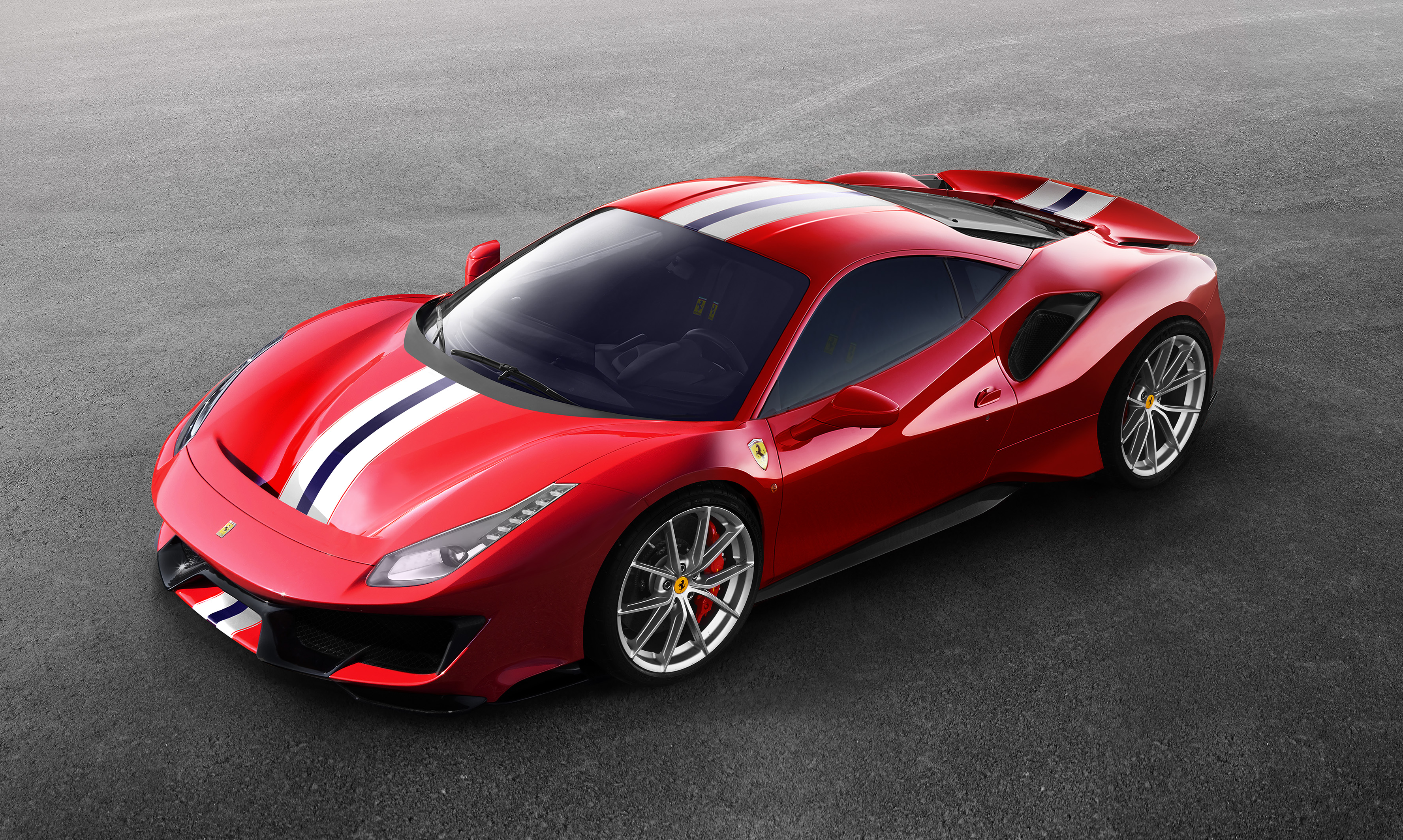 Ferrari 488 Pista: İtalyanların yeni çılgın makinesi