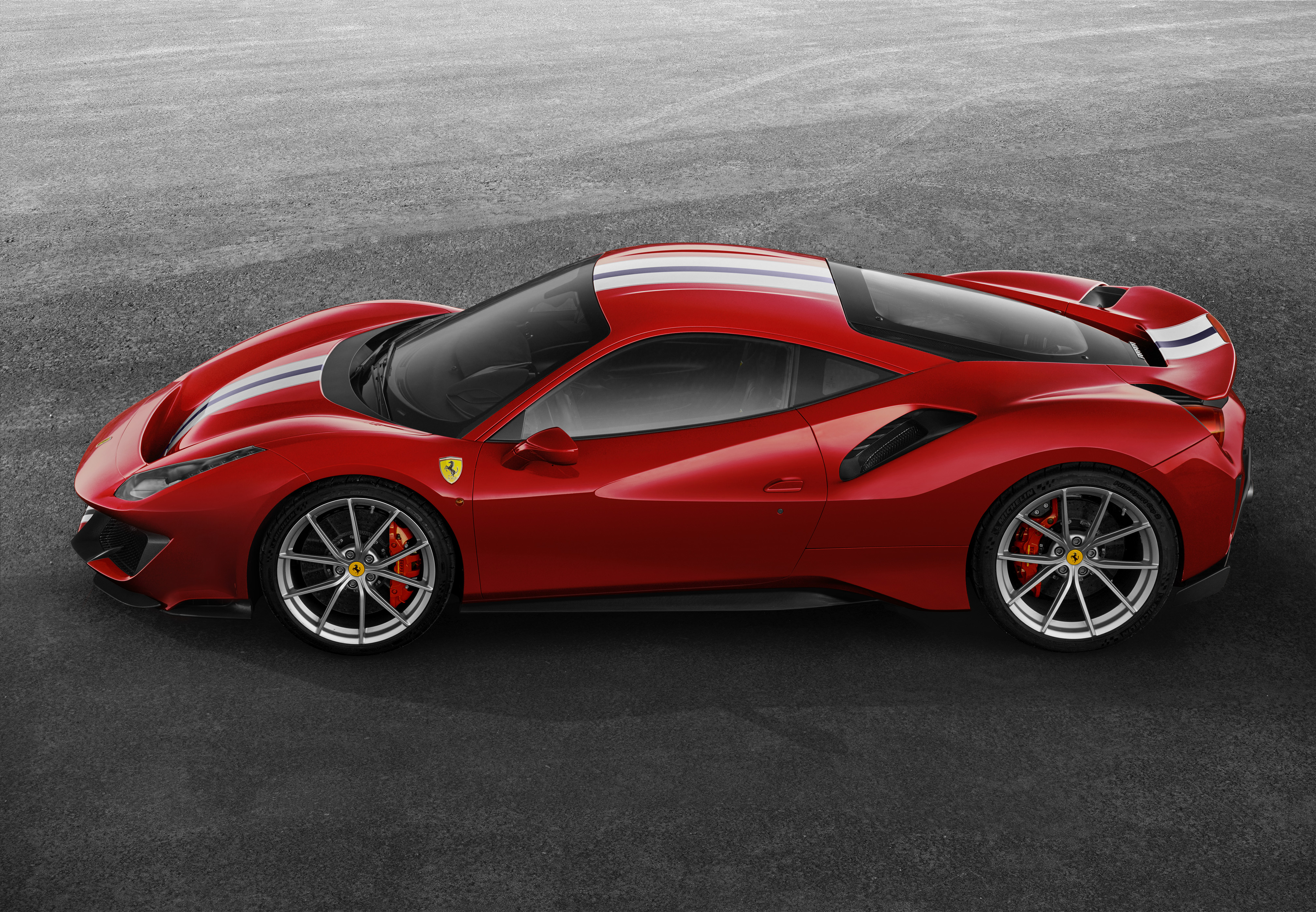 Ferrari 488 Pista: İtalyanların yeni çılgın makinesi