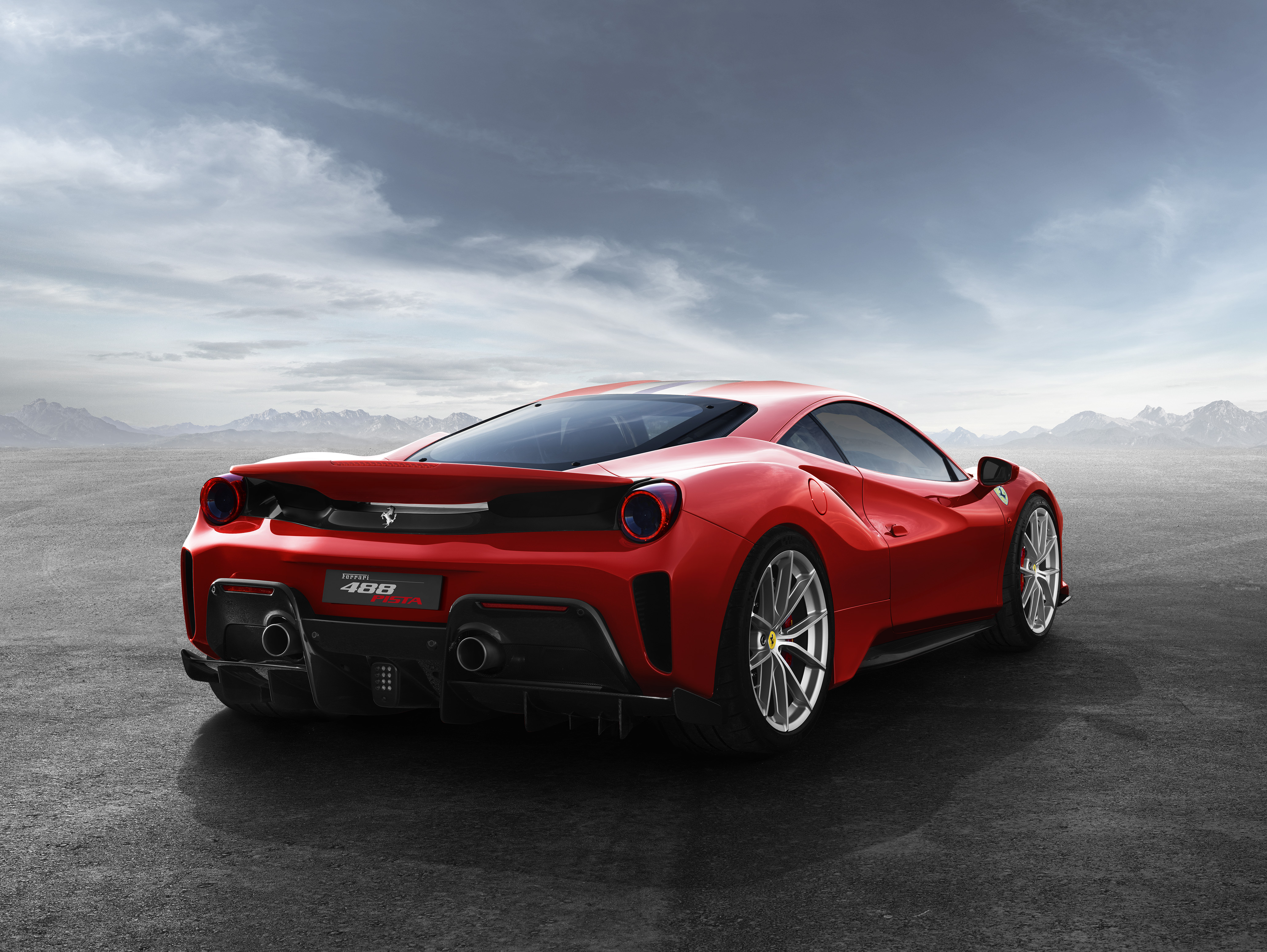 Ferrari 488 Pista: İtalyanların yeni çılgın makinesi