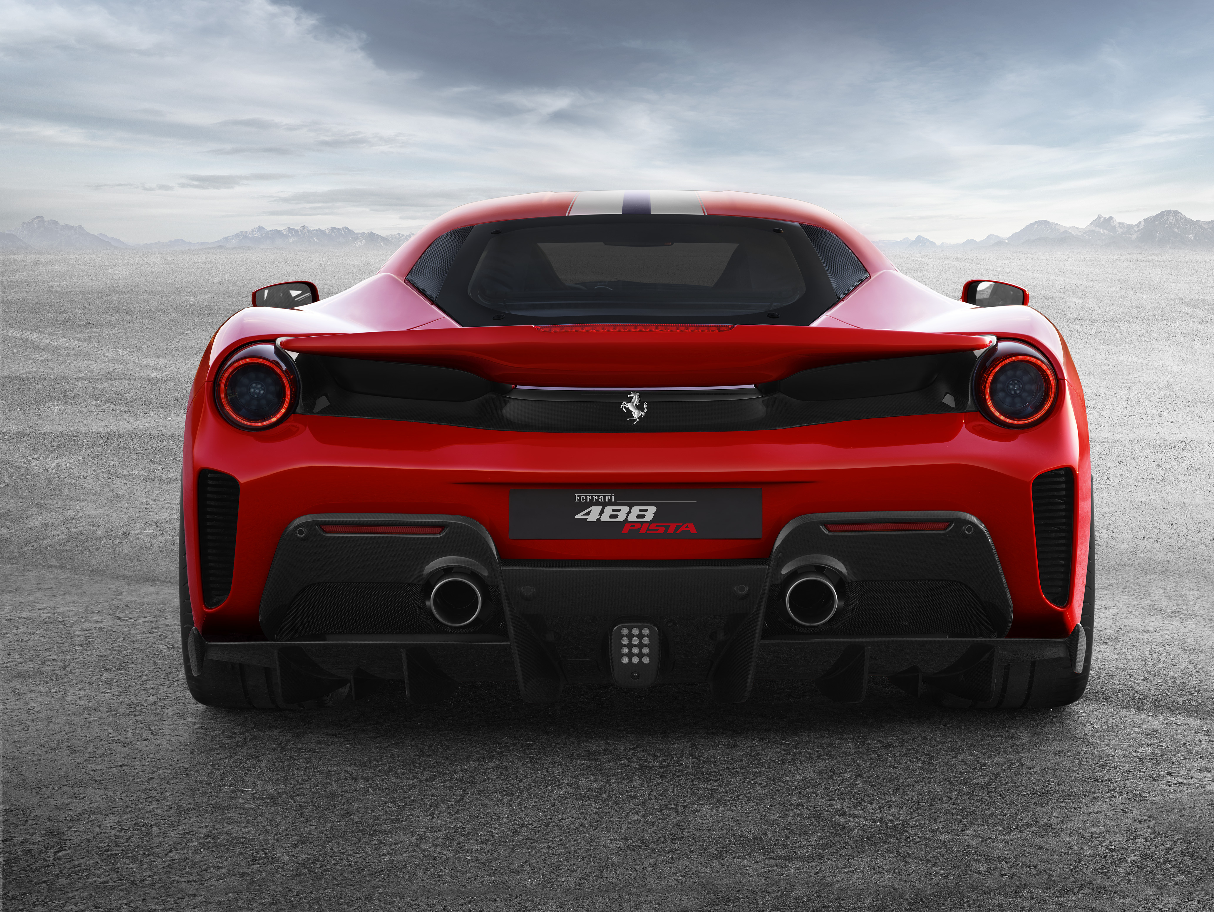 Ferrari 488 Pista: İtalyanların yeni çılgın makinesi