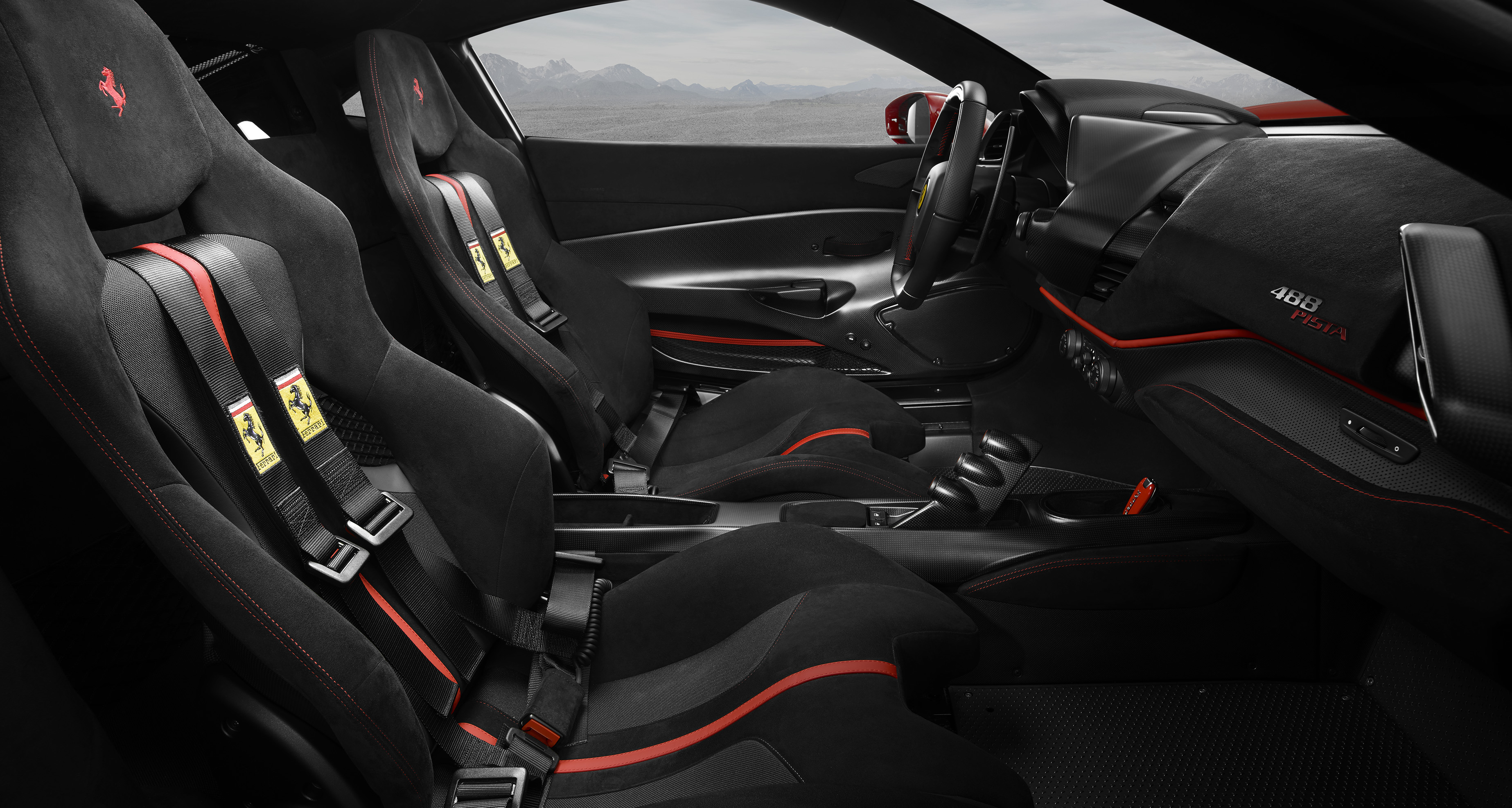 Ferrari 488 Pista: İtalyanların yeni çılgın makinesi
