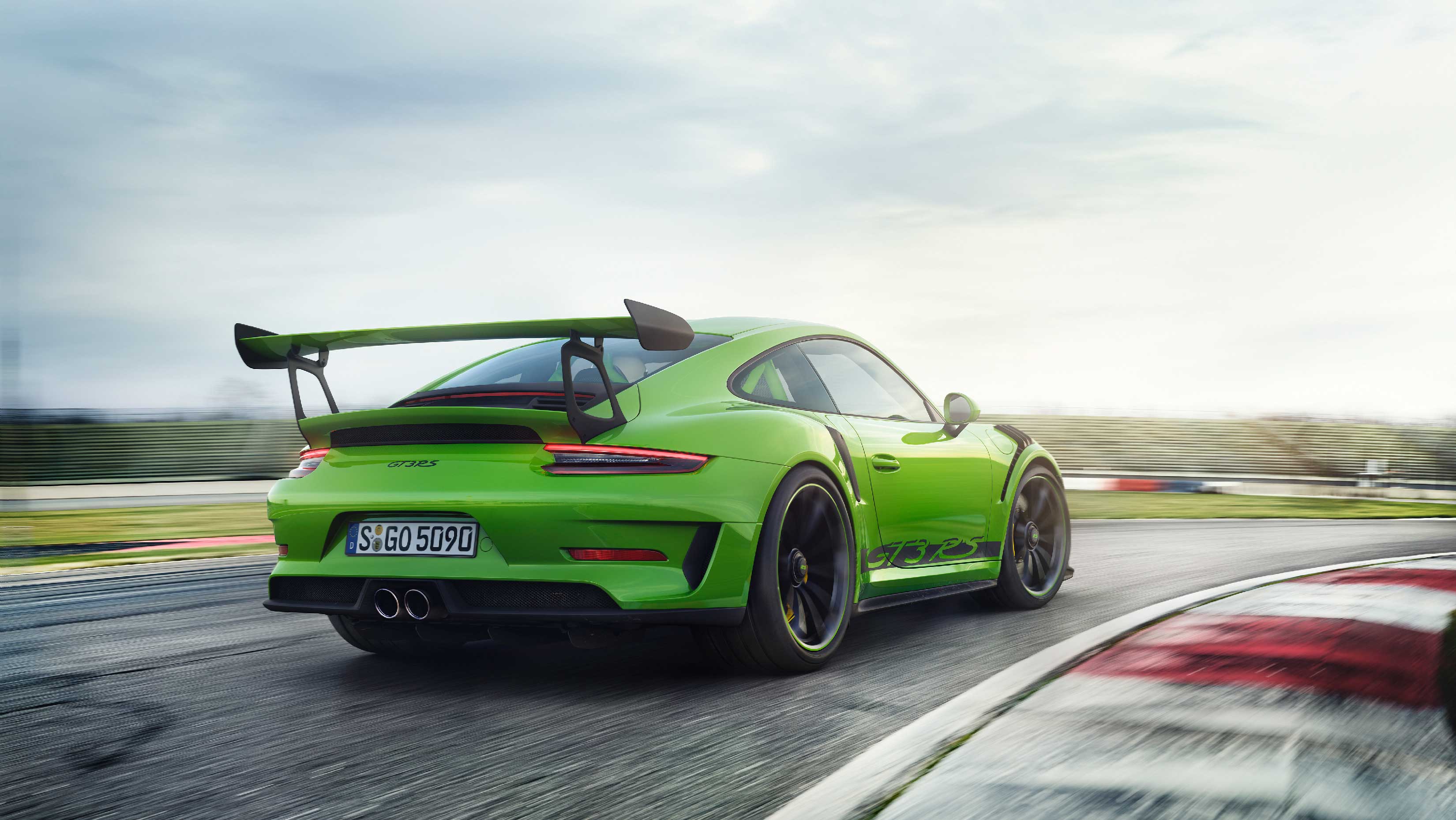 Porsche 911 GT3 RS: Yarış otomobilinin caddedeki hali