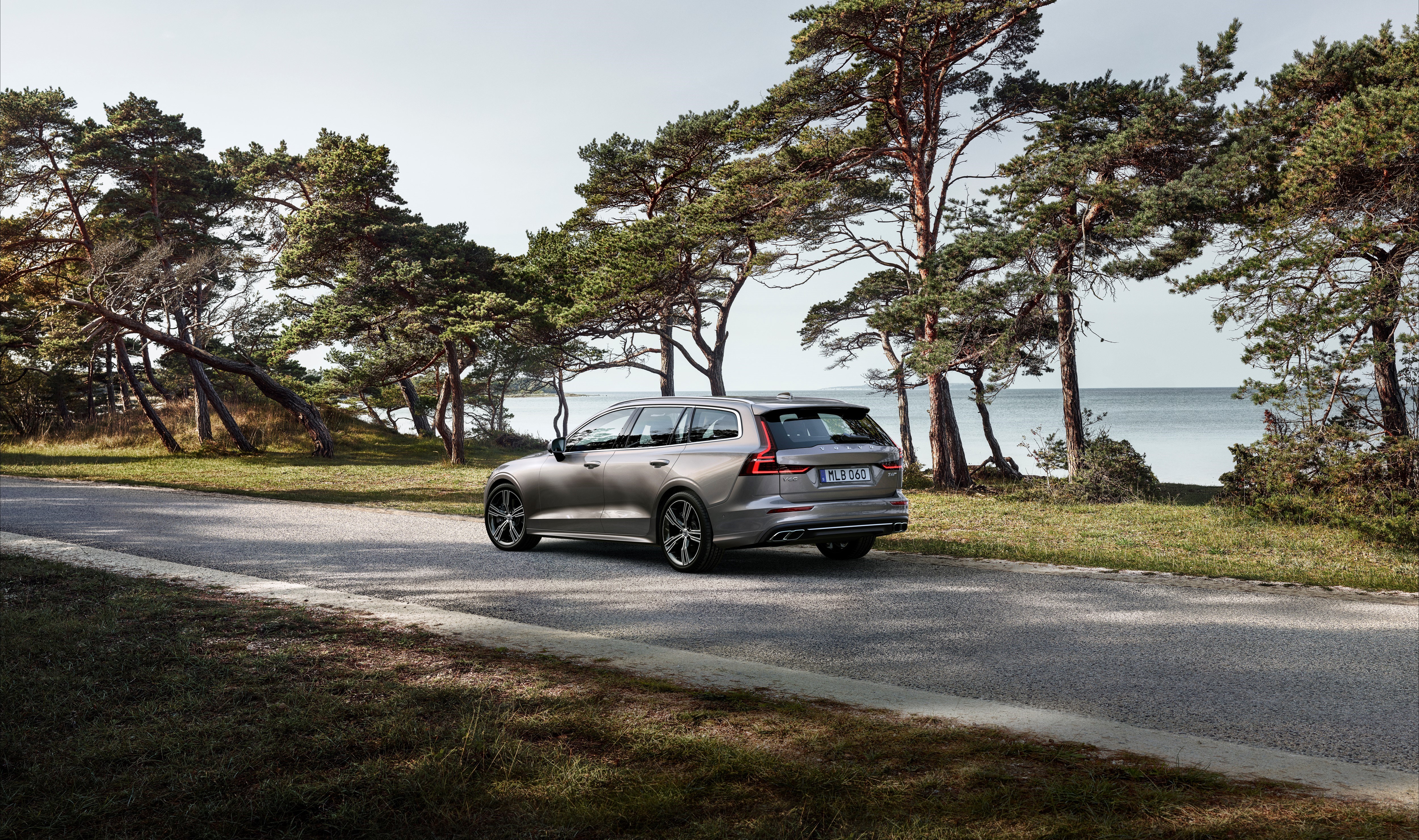 Yeni Volvo V60 : Çok yönlü aile station modeli