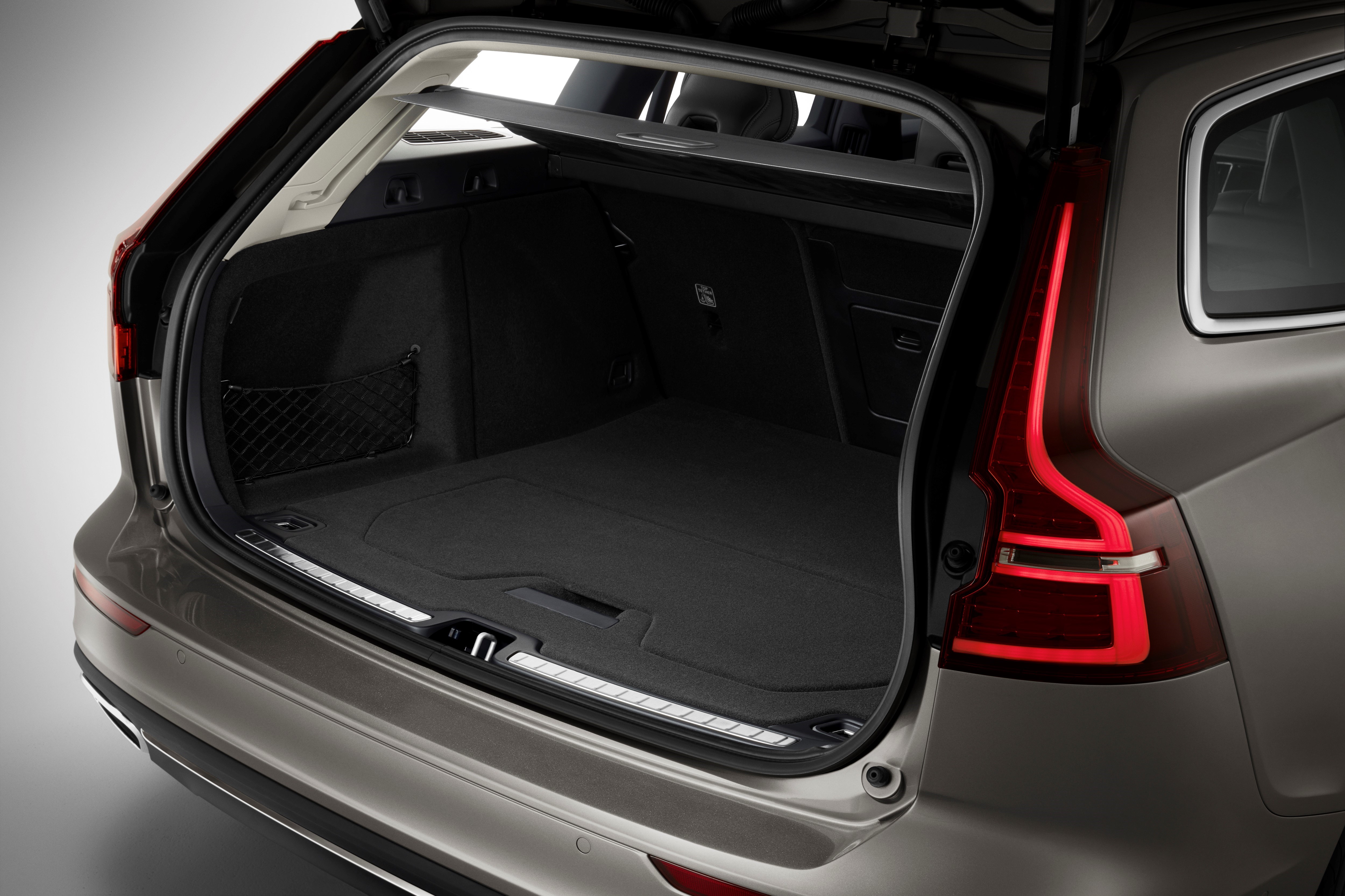 Yeni Volvo V60 : Çok yönlü aile station modeli