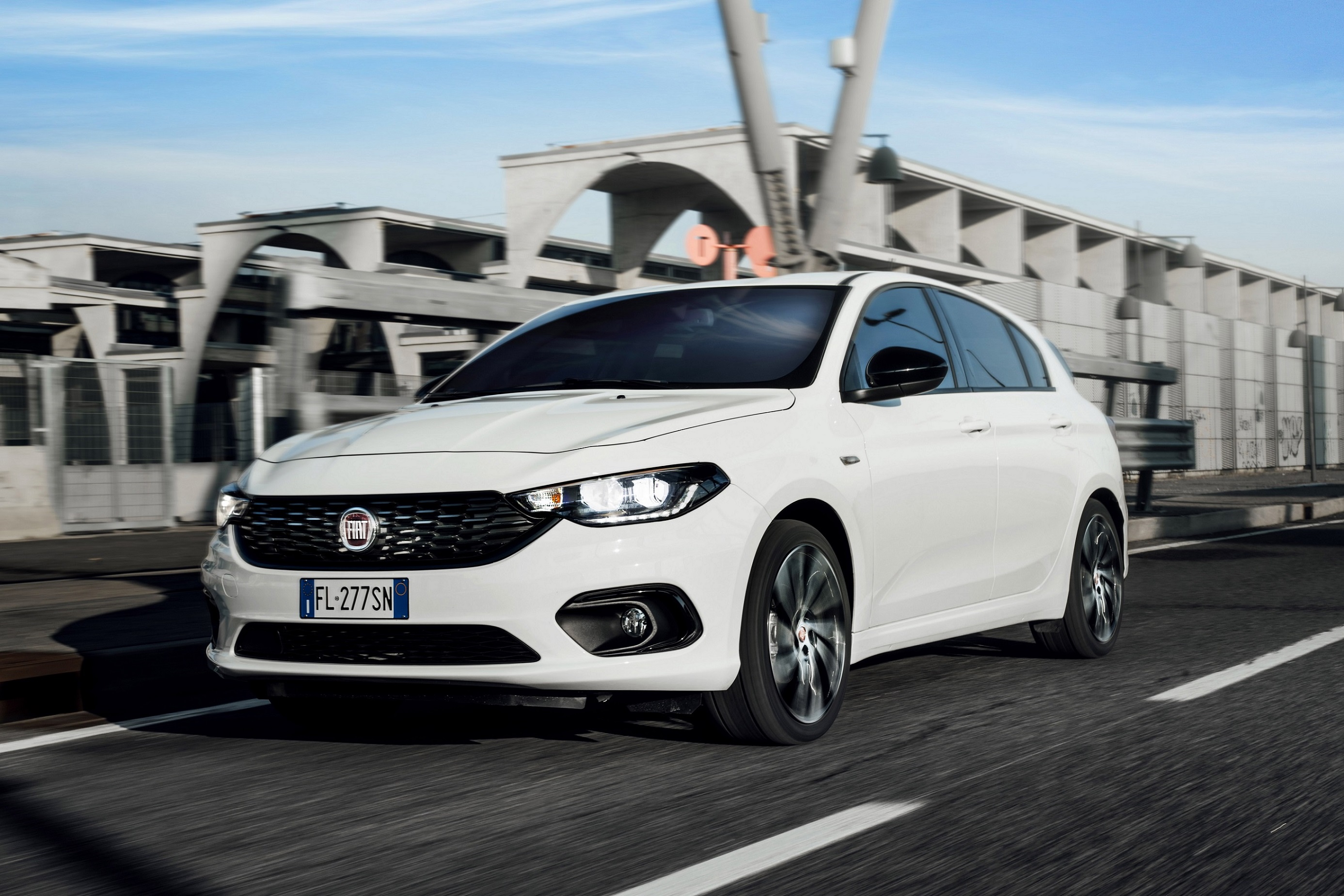 Fiat Egea hatchback 1285 TL taksitle