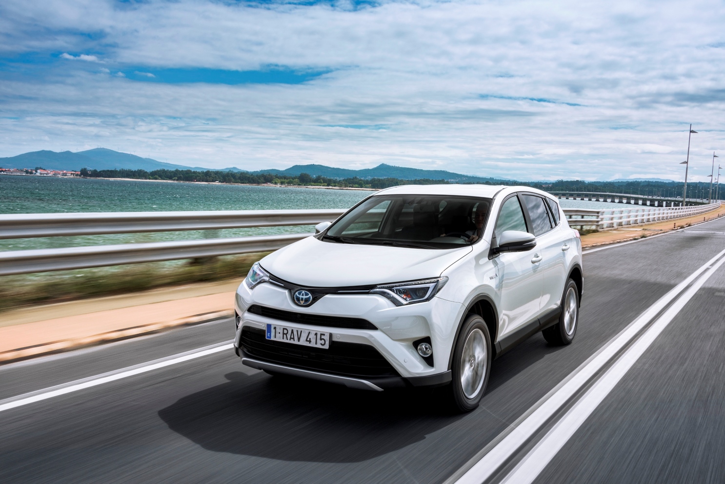 Dünyanın En Çok Satılan SUV’u TOYOTA RAV4