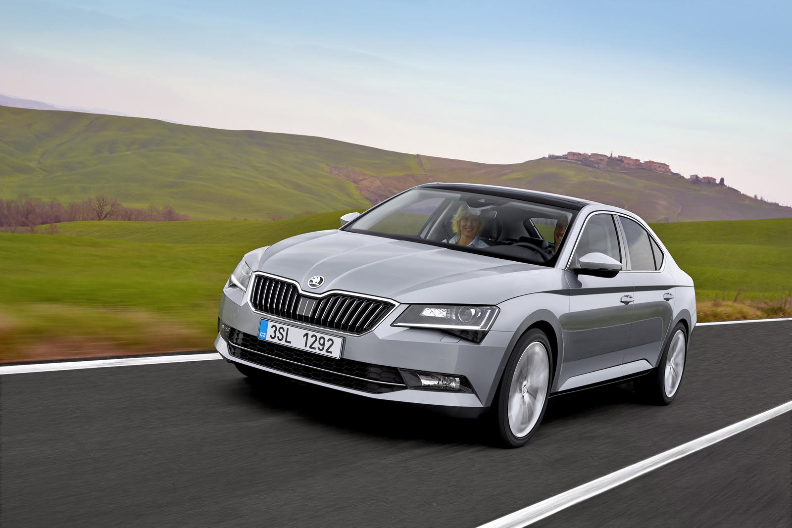 Skoda Superb elektrikleniyor