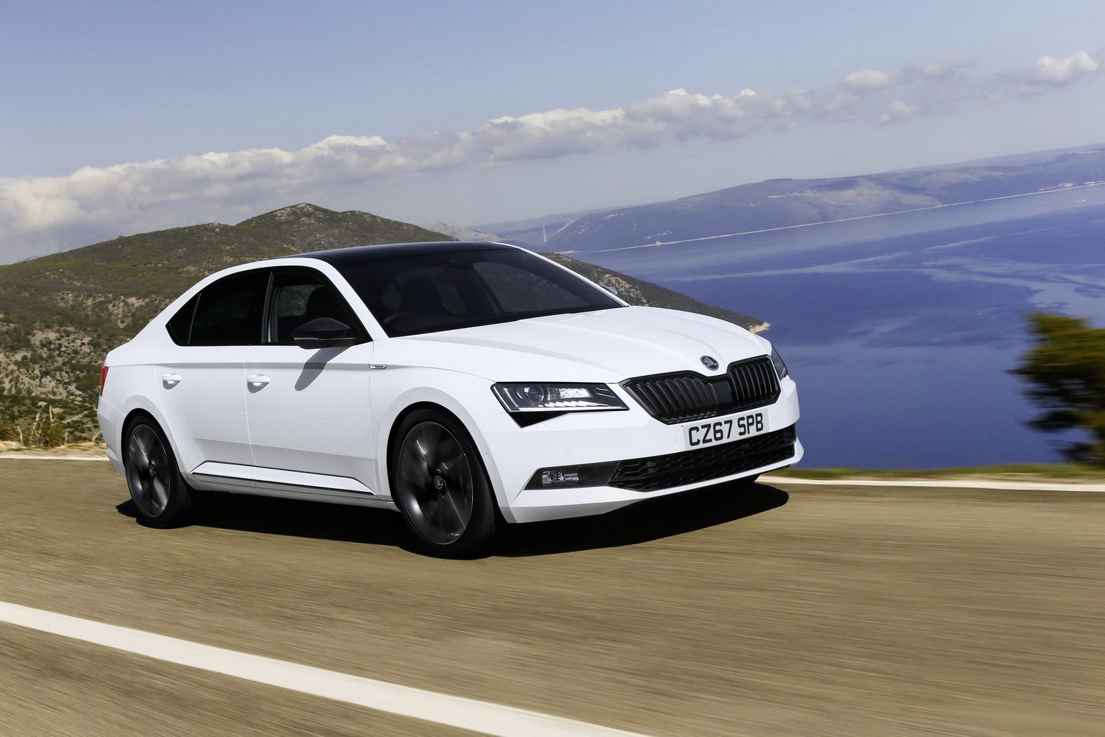 Skoda Superb elektrikleniyor