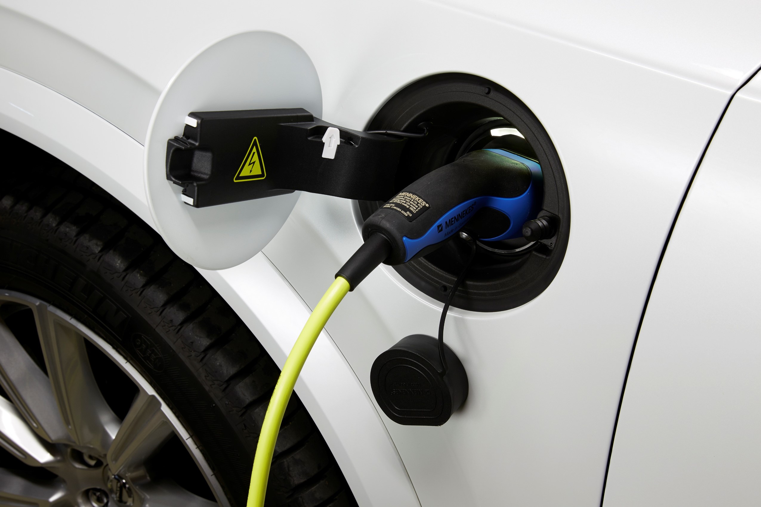 Volvo S60 modelinde dizel motor seçeneği yerine milt hybrid ve plug-in-hybrid olacak