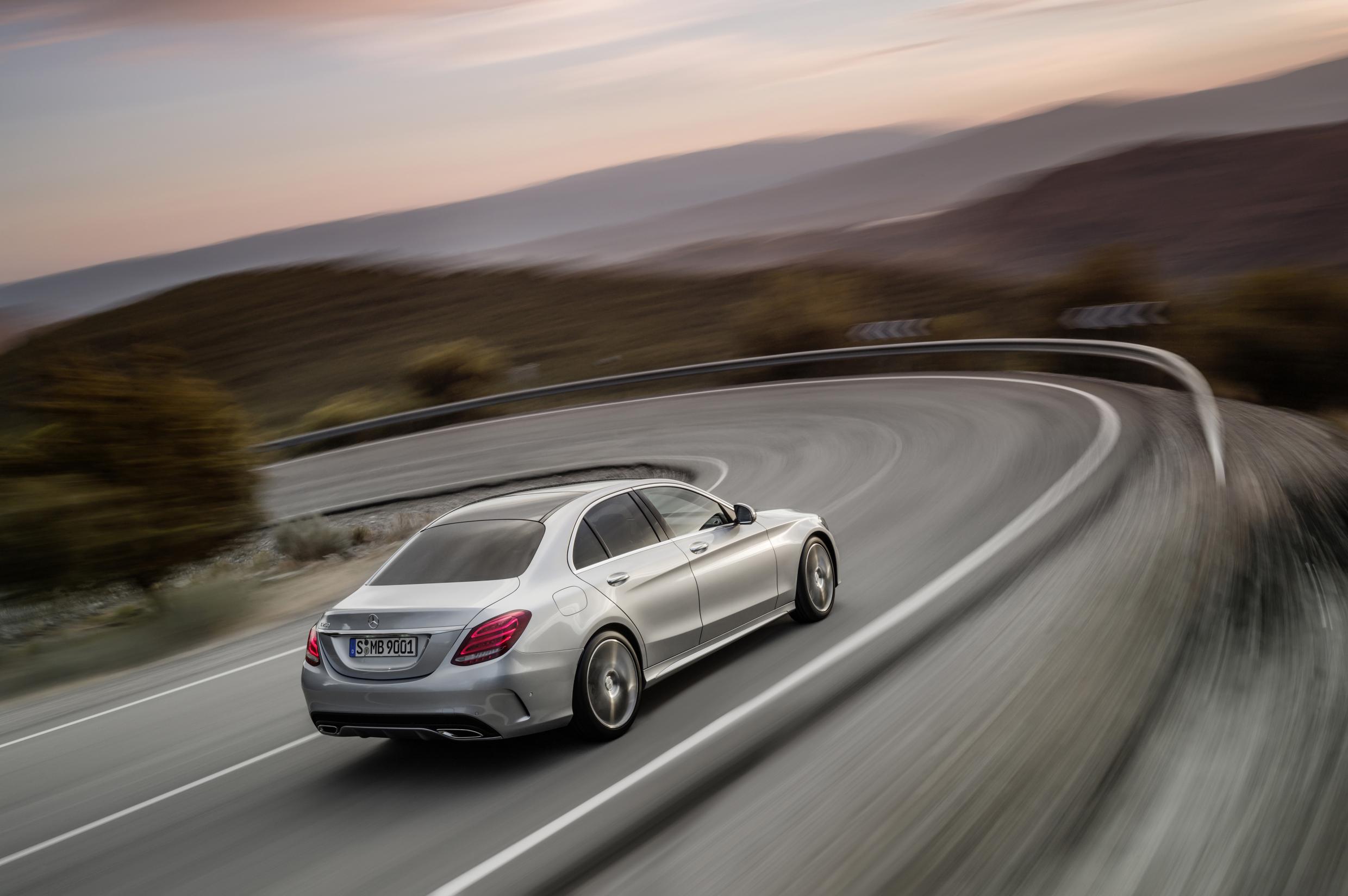 İNCELEME – Mercedes-Benz C200d – BMW 318d