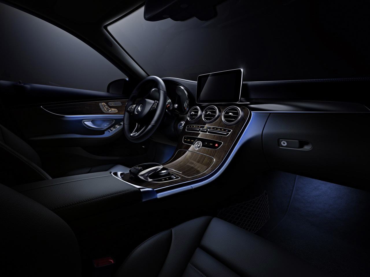 İNCELEME – Mercedes-Benz C200d – BMW 318d