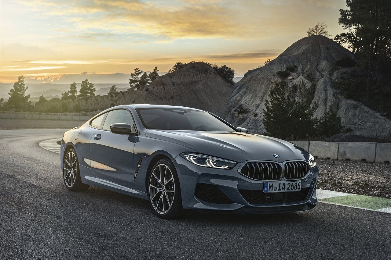 Yeni BMW 8 Serisi Coupe göz kamaştırıcı görünümüyle geri döndü