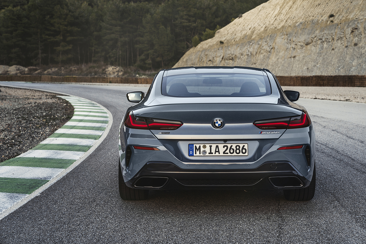 Yeni BMW 8 Serisi Coupe göz kamaştırıcı görünümüyle geri döndü