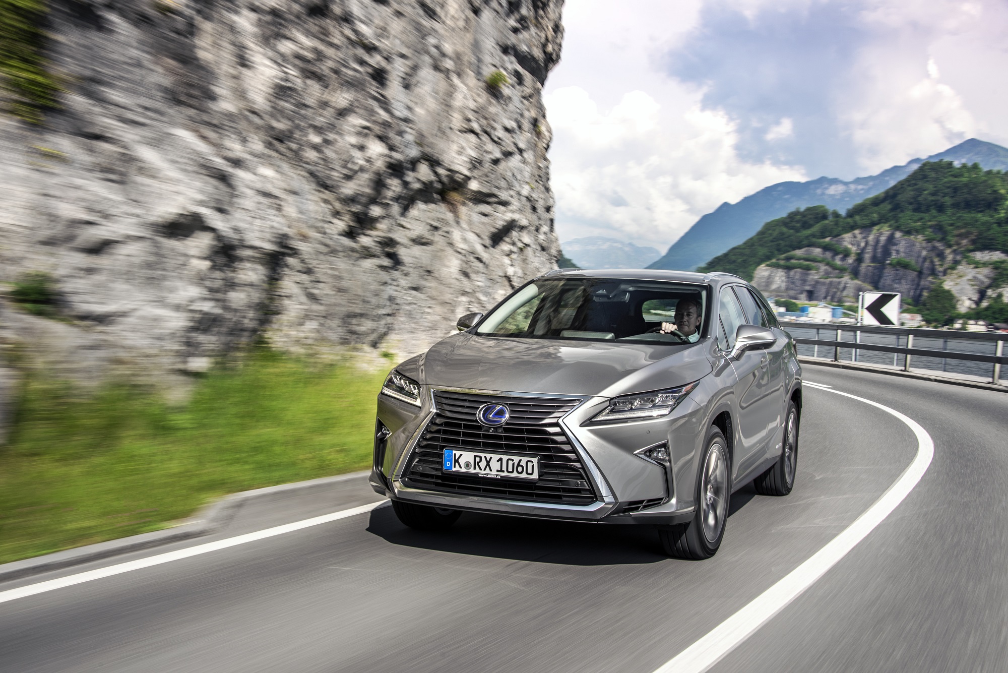 Yedi kişilik Lexus RX L : Hem lüks hem de fonksiyonel