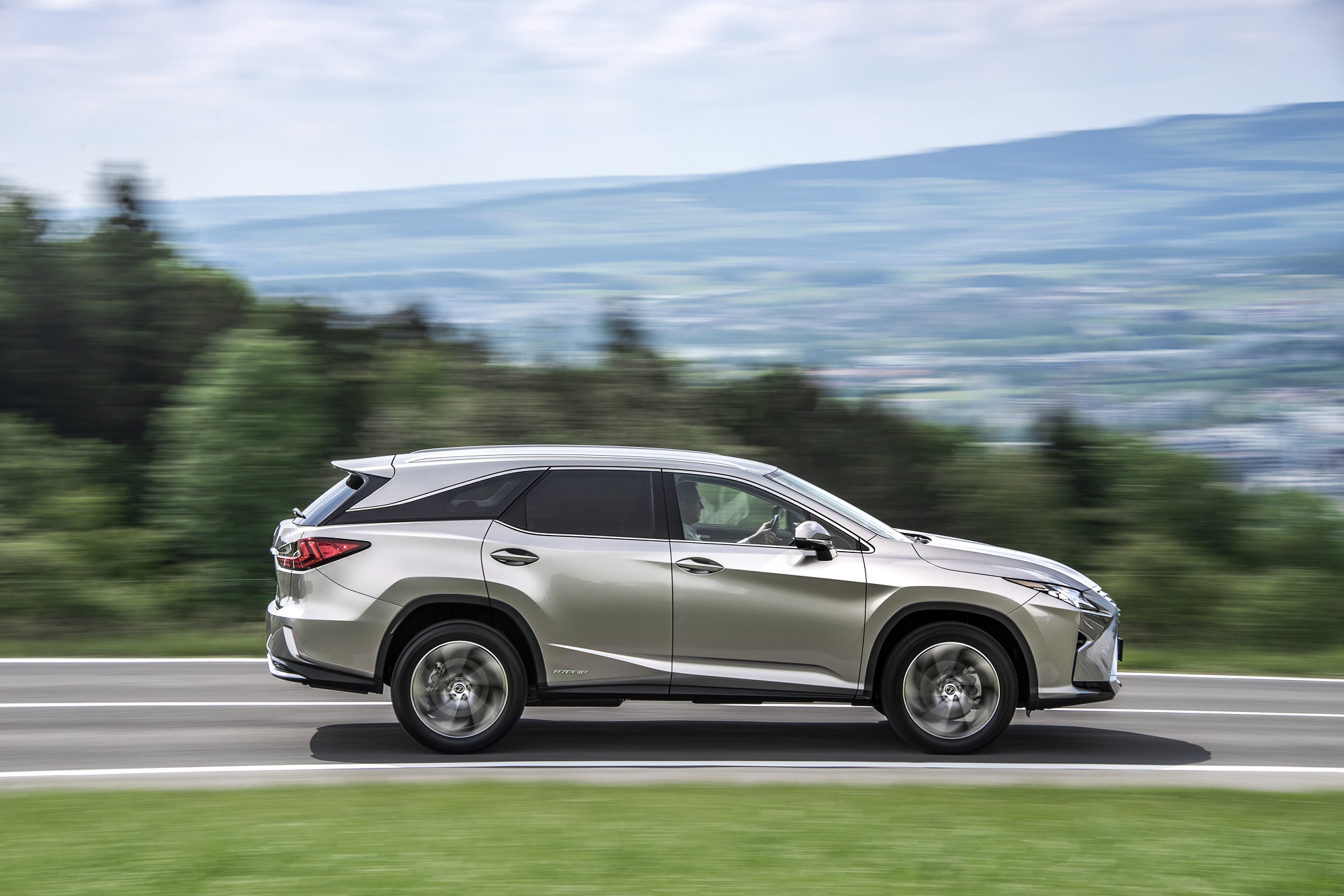 Yedi kişilik Lexus RX L : Hem lüks hem de fonksiyonel