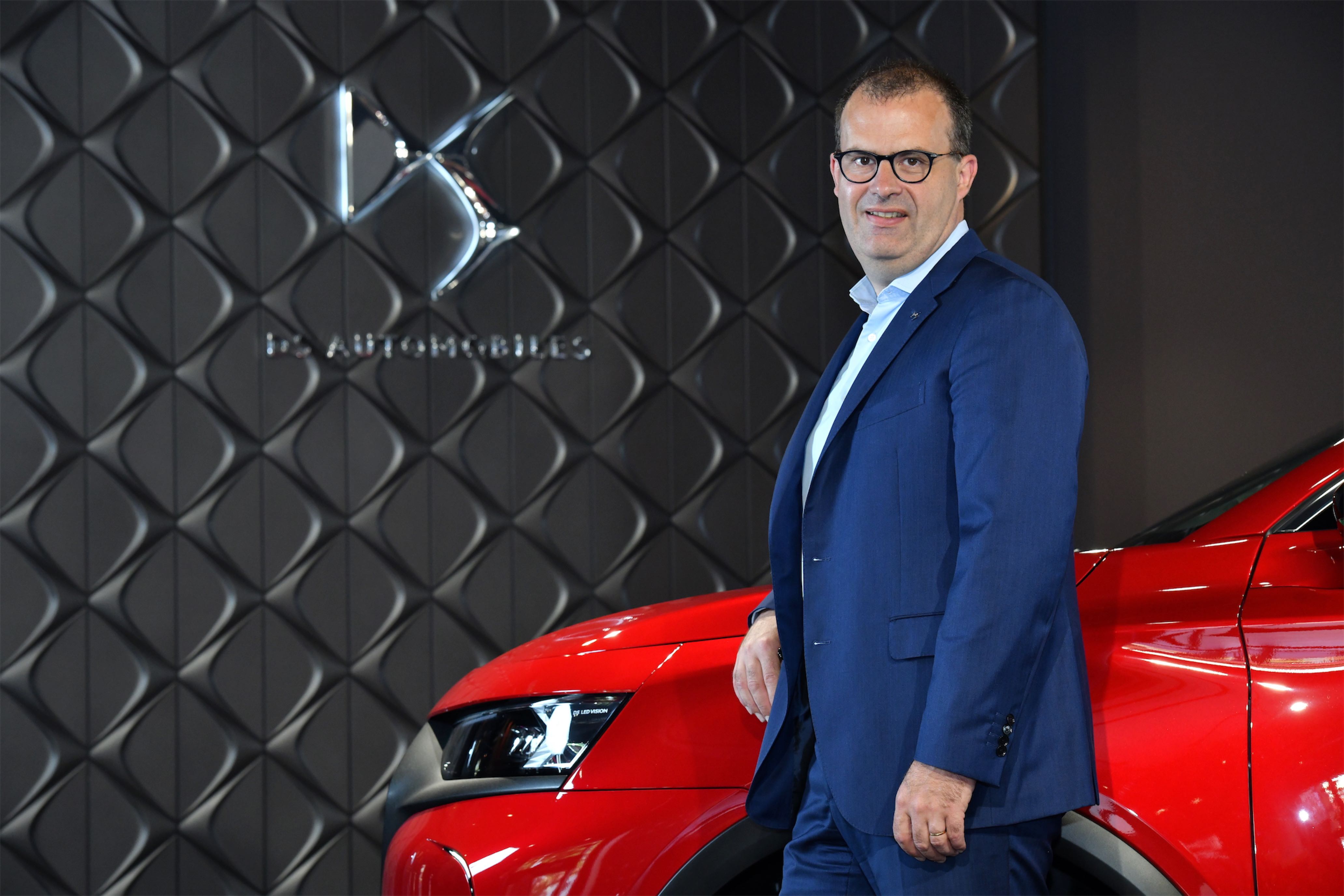 DS markası yeni showroomunu açtı. İlk satışa çıkan model DS7 Crossback!