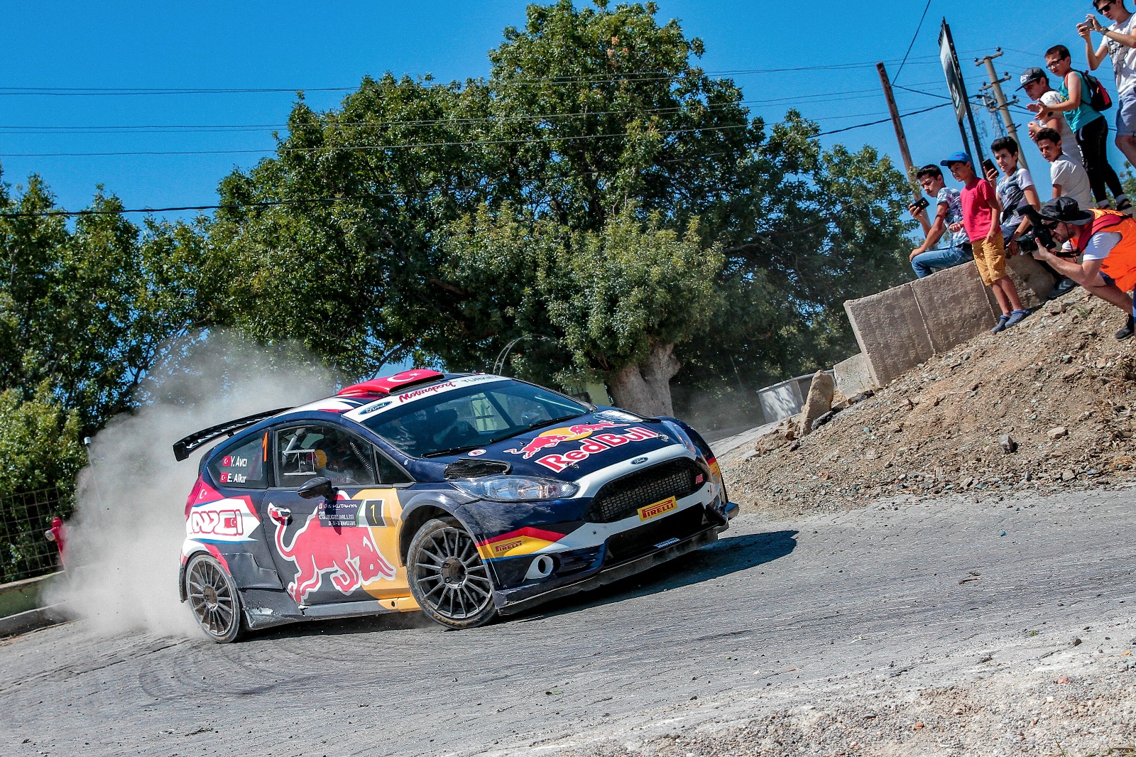 Ford MotorSport Türkiye, Ege Rallisi’nde fırtınalar estirdi