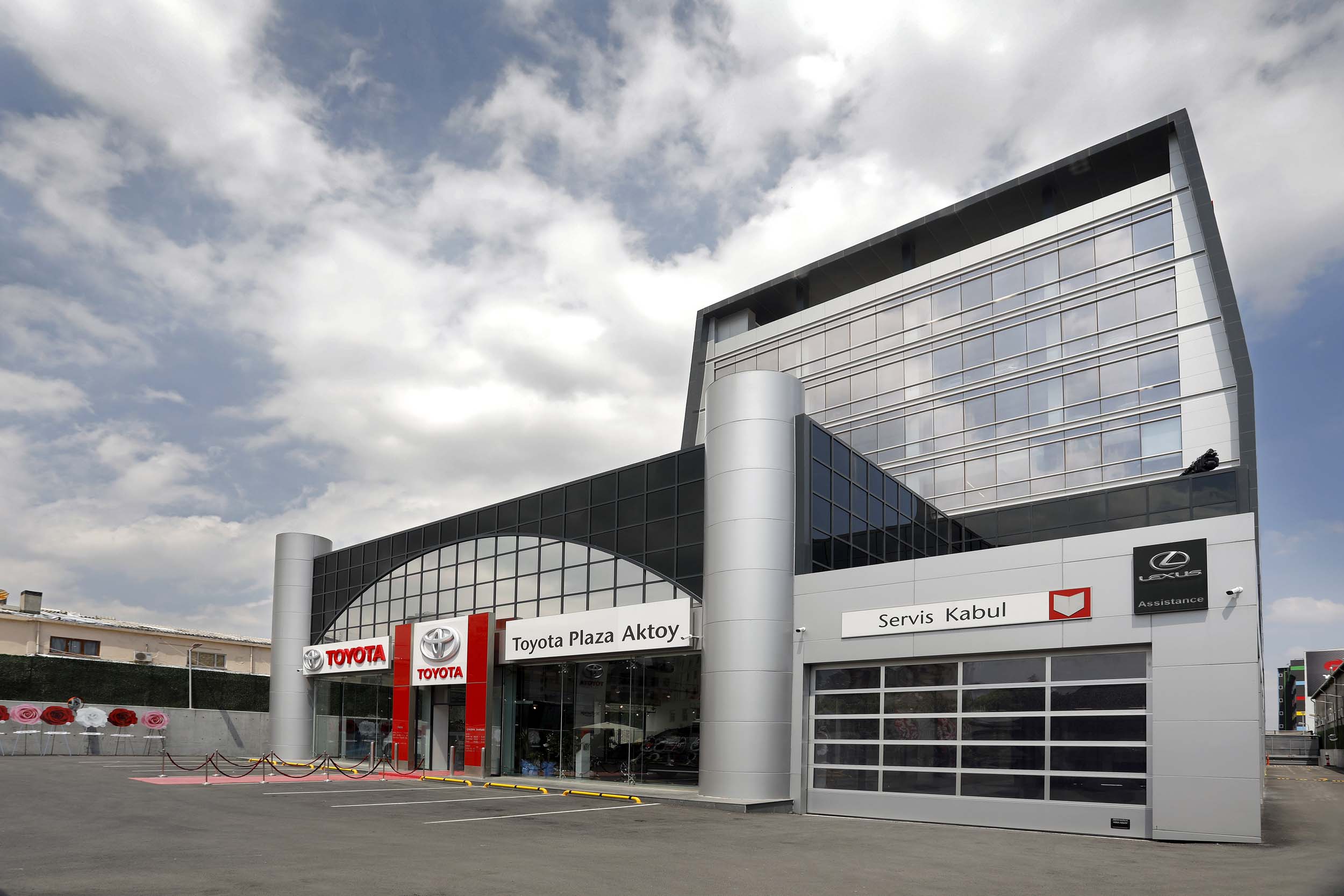Toyota Avcılar’da yepyeni bir plazayı hayata geçirdi