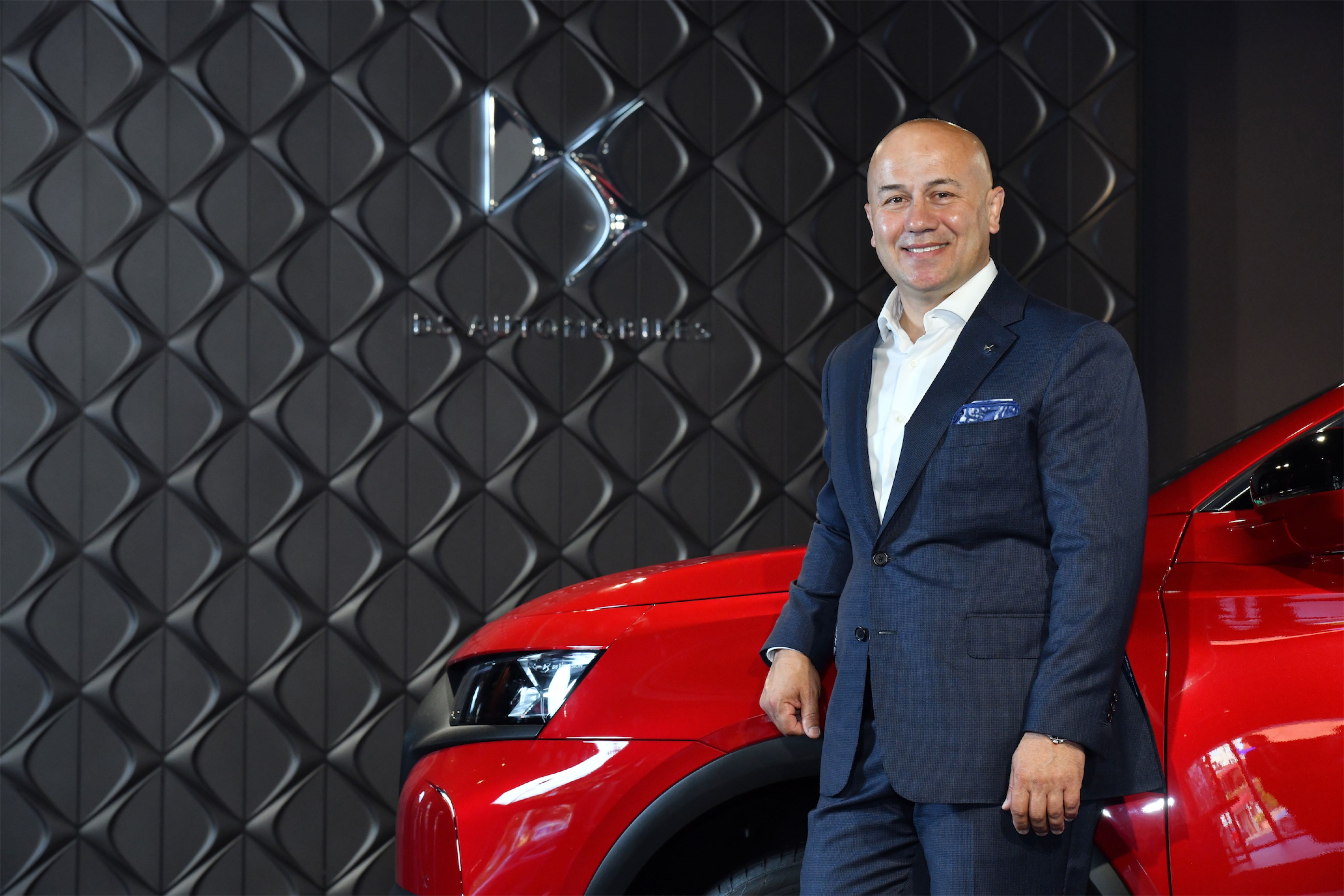 DS markası yeni showroomunu açtı. İlk satışa çıkan model DS7 Crossback!