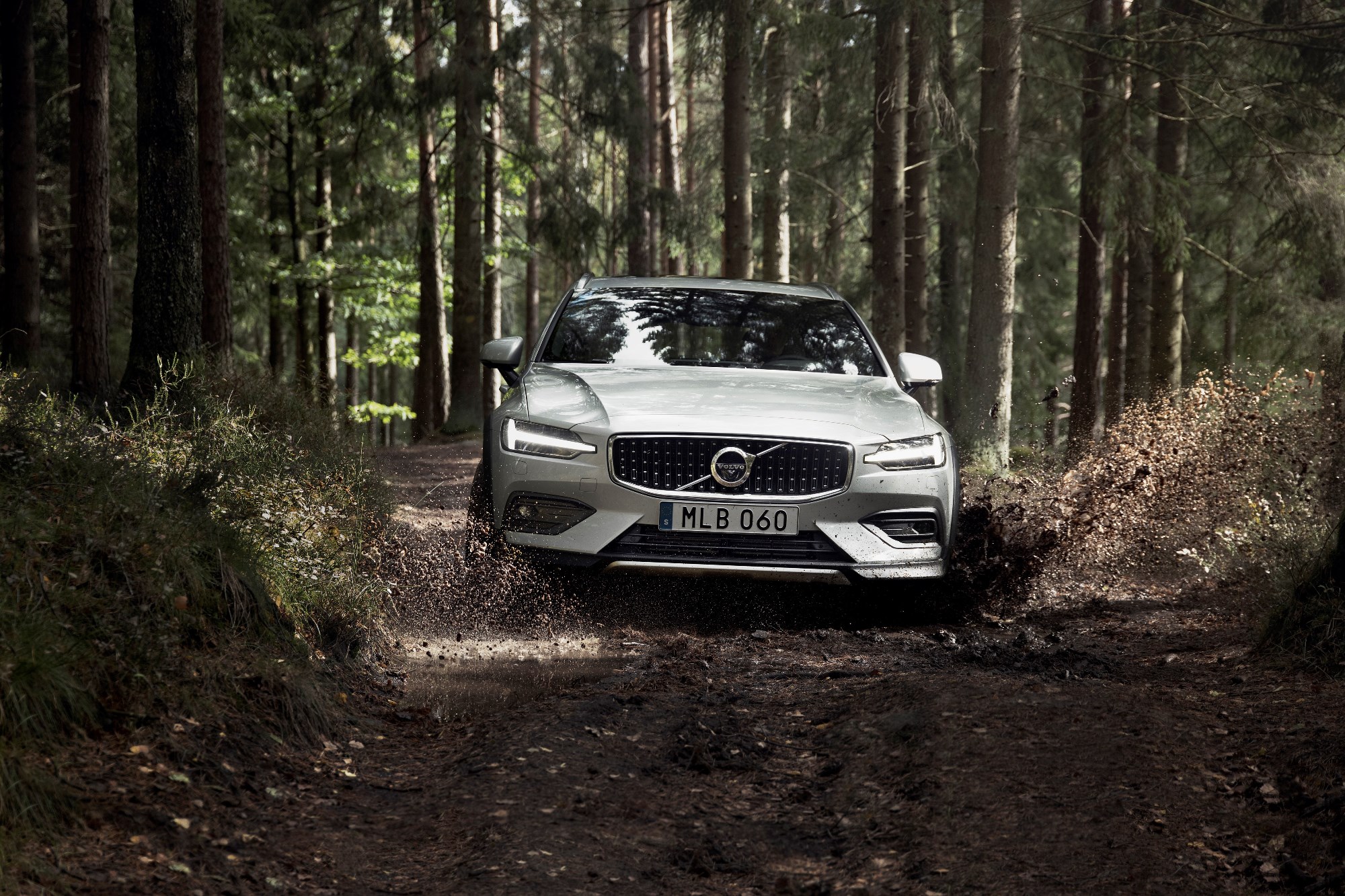 Volvo V60 Cross Country aklınızı karıştıracak