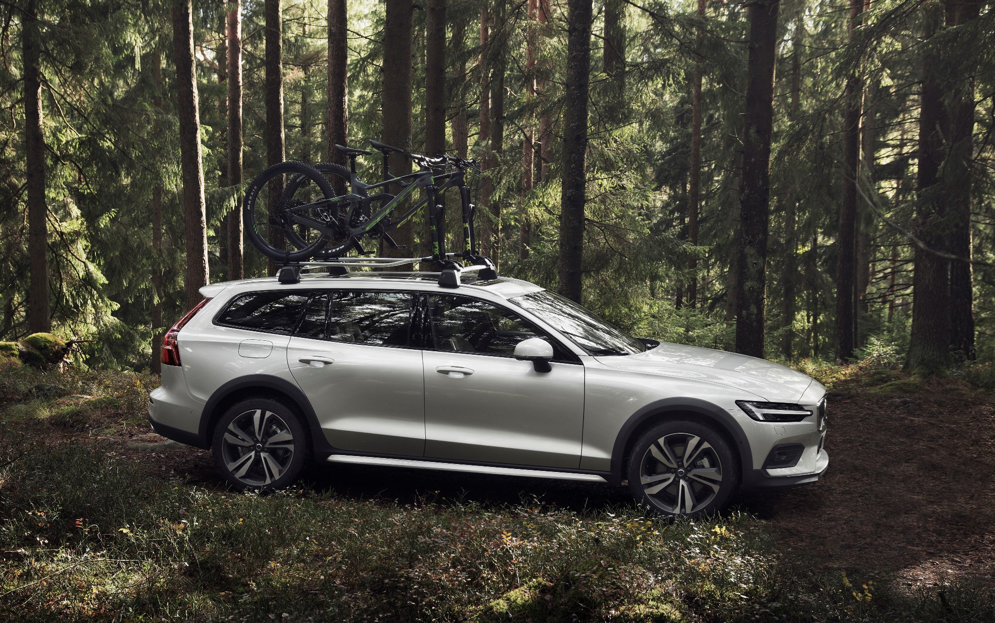 Volvo V60 Cross Country aklınızı karıştıracak
