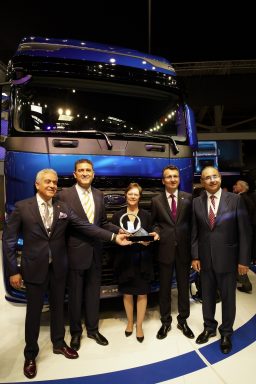 Ford Otosan tarafından geliştirilen yeni Ford Trucks F-Max “2019 Uluslararası Yılın Kamyonu” seçildi