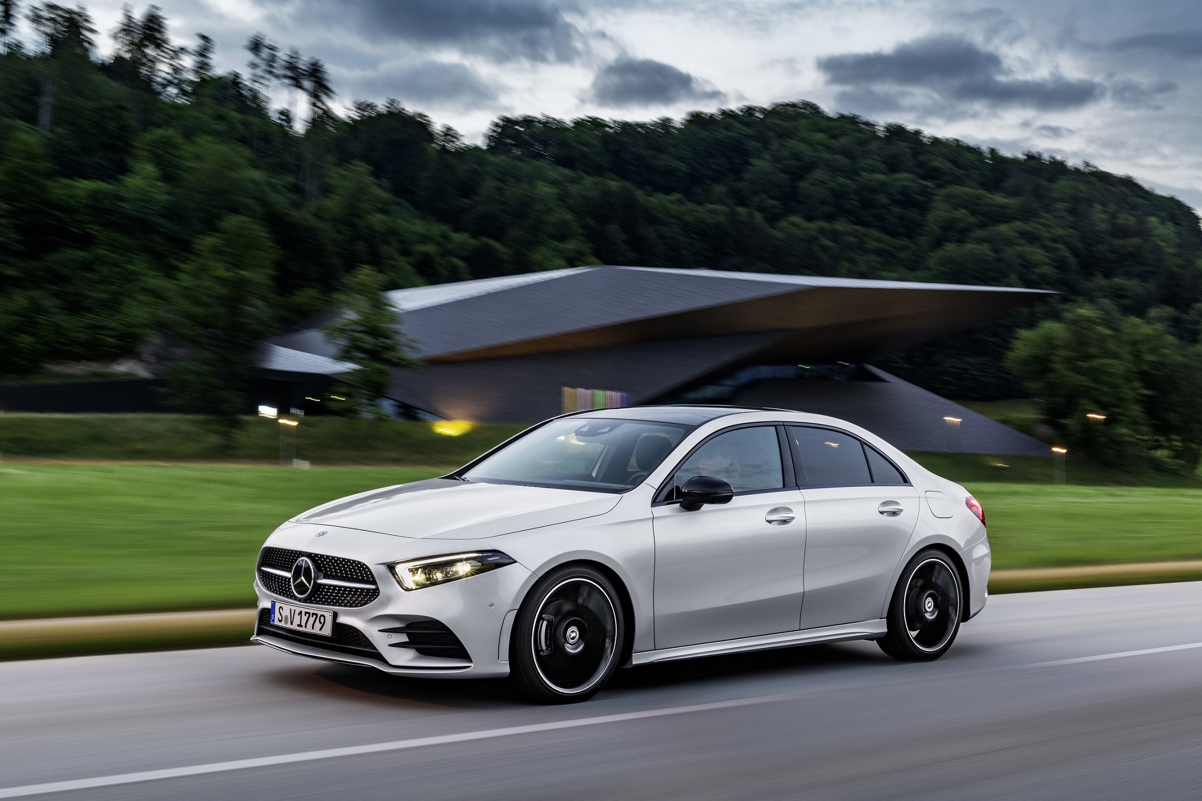 Mercedes-Benz’den Paris çıkarması!