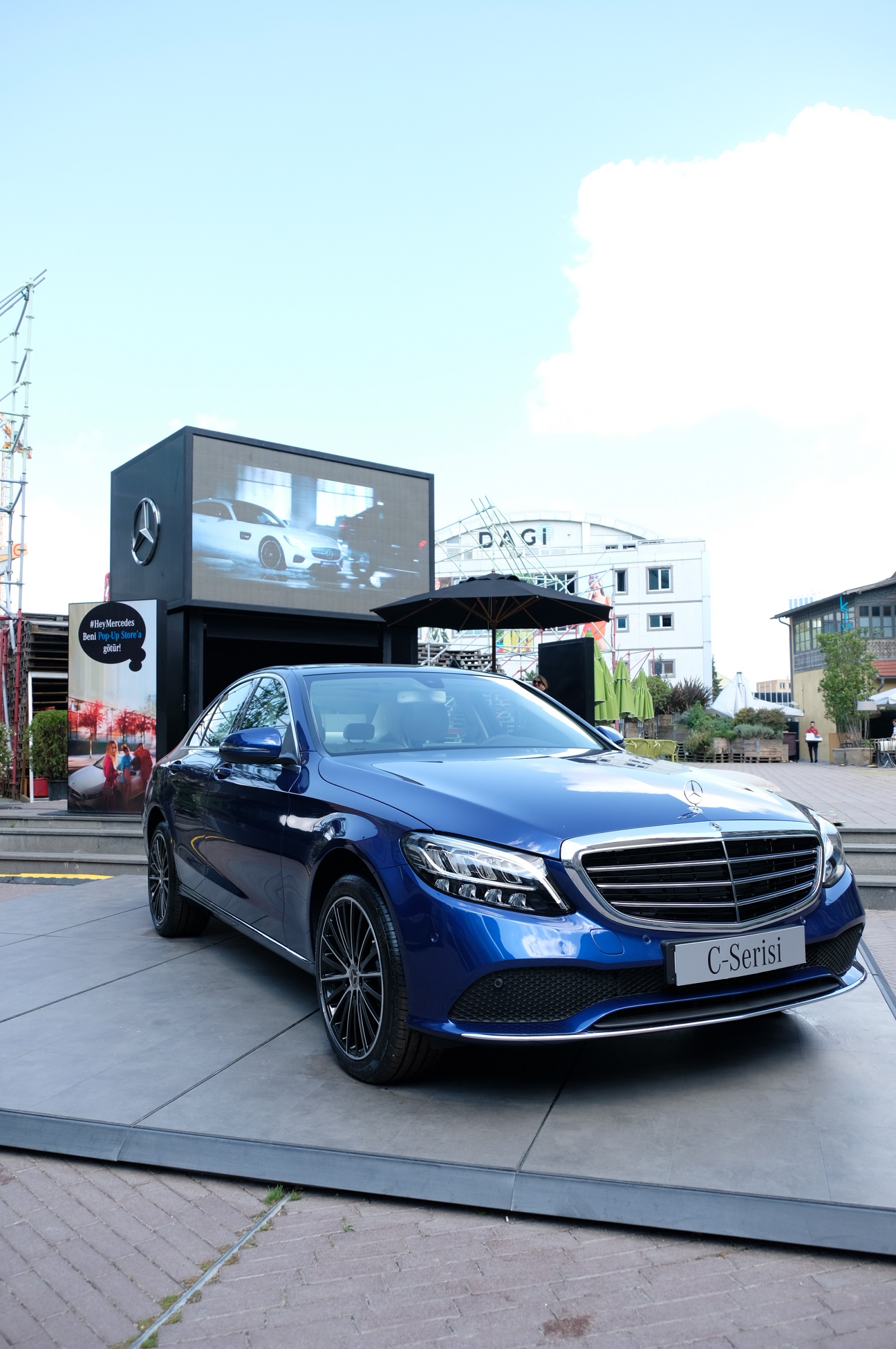 Mercedes-Benz Pop-Up Store, “She’s Mercedes” konseptiyle İstanbul’da