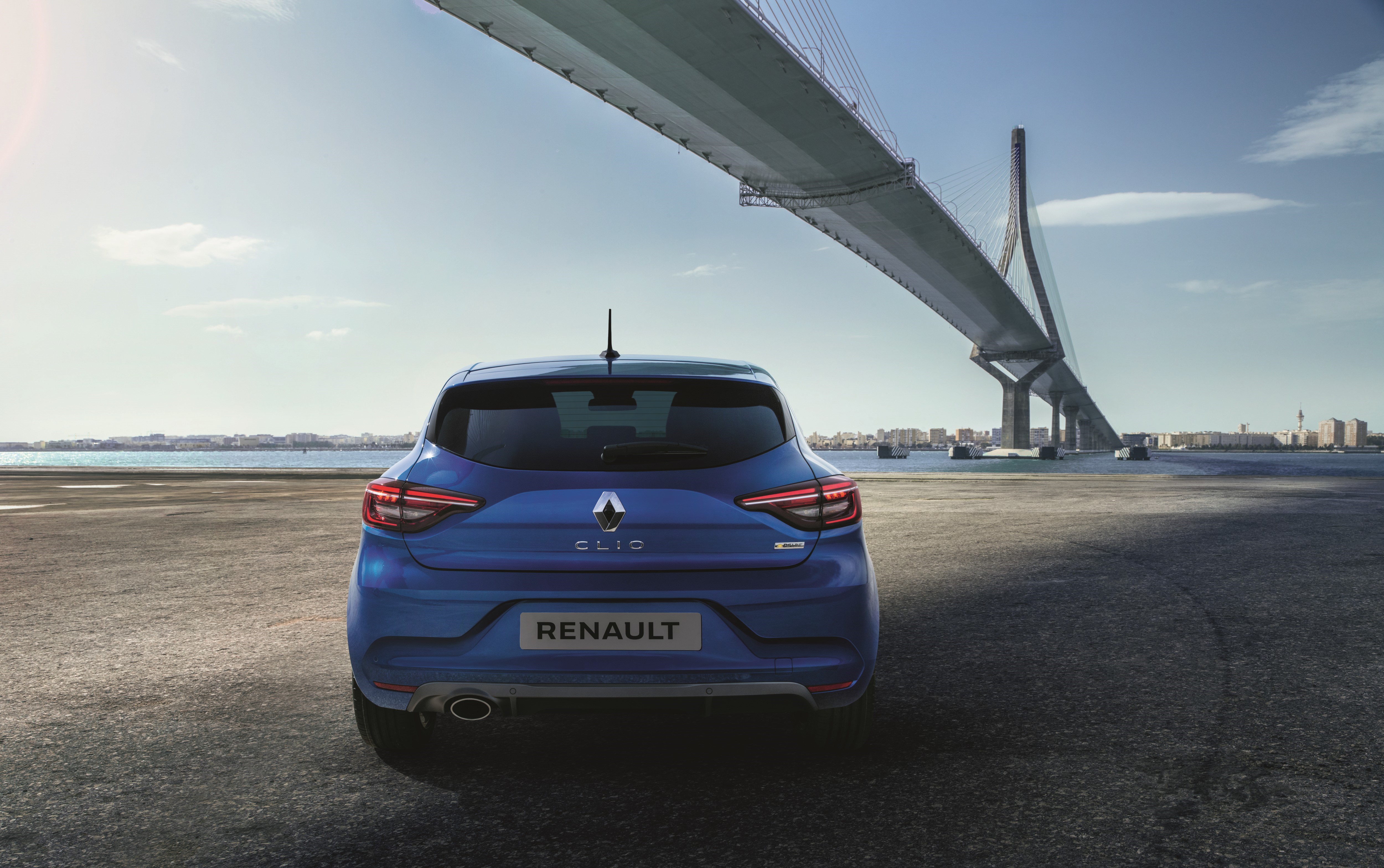 Yeni Renault Clio etkileyici tasarımıyla tanıtıldı