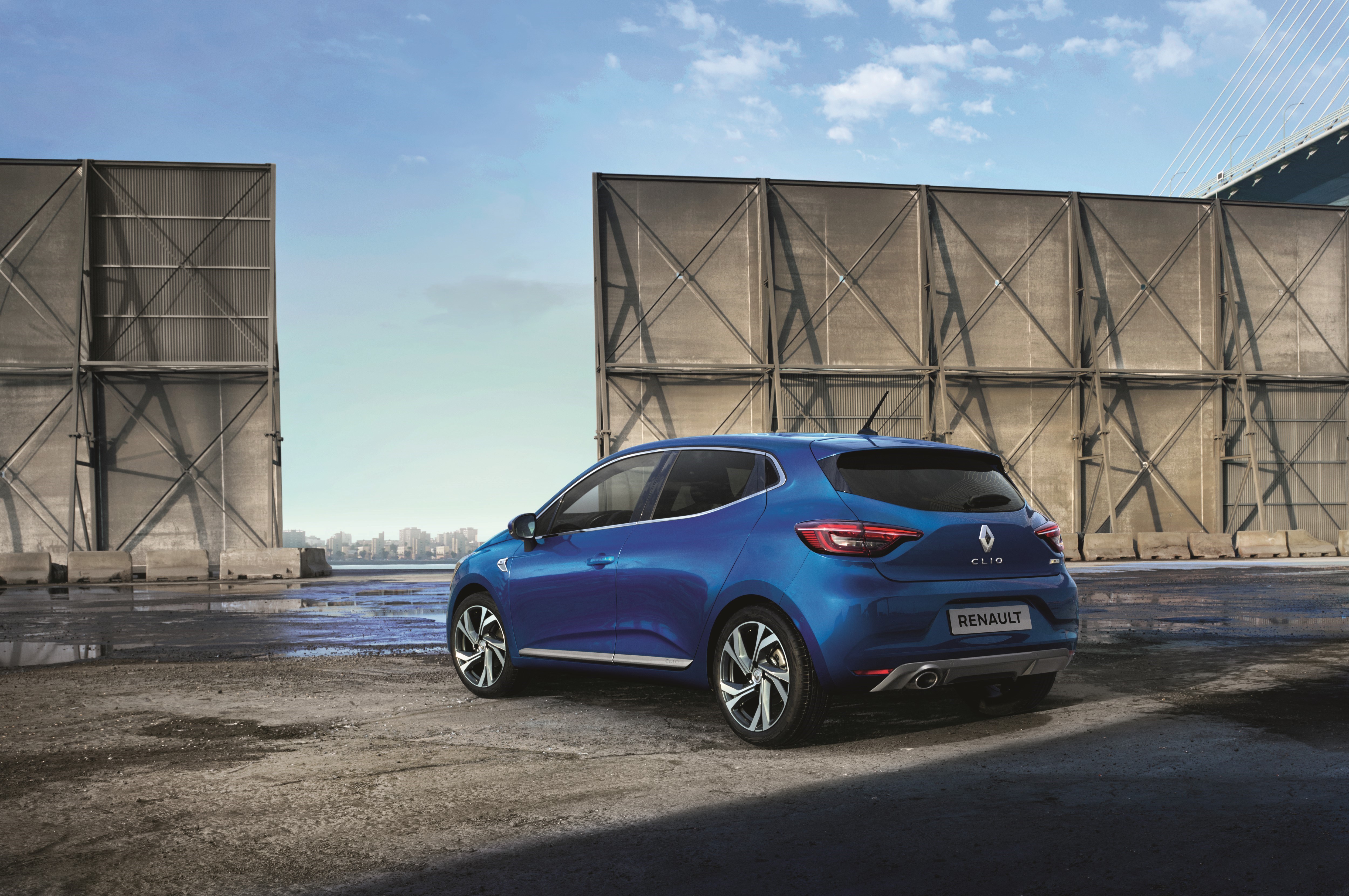 Yeni Renault Clio etkileyici tasarımıyla tanıtıldı