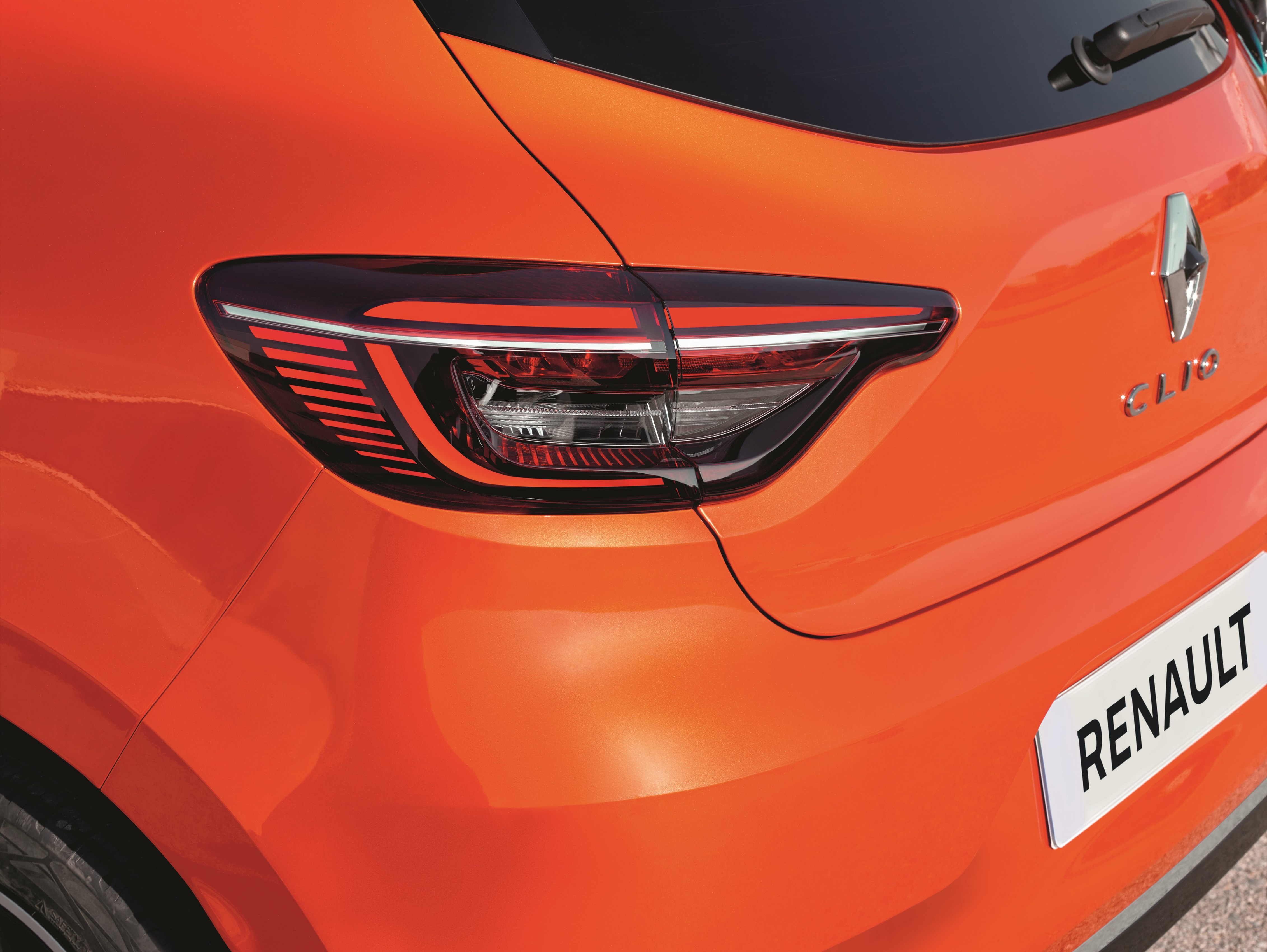 Yeni Renault Clio etkileyici tasarımıyla tanıtıldı