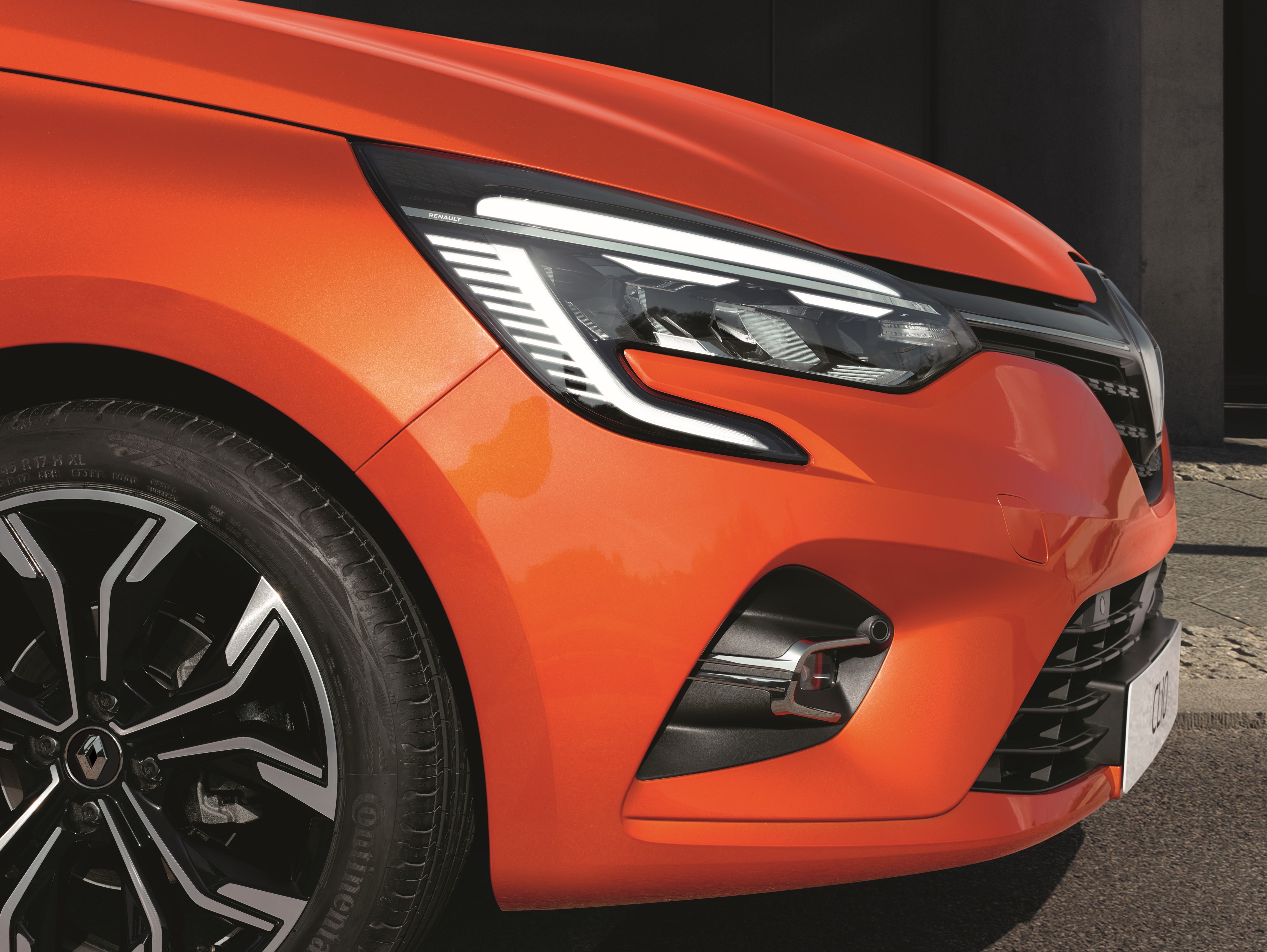 Yeni Renault Clio etkileyici tasarımıyla tanıtıldı