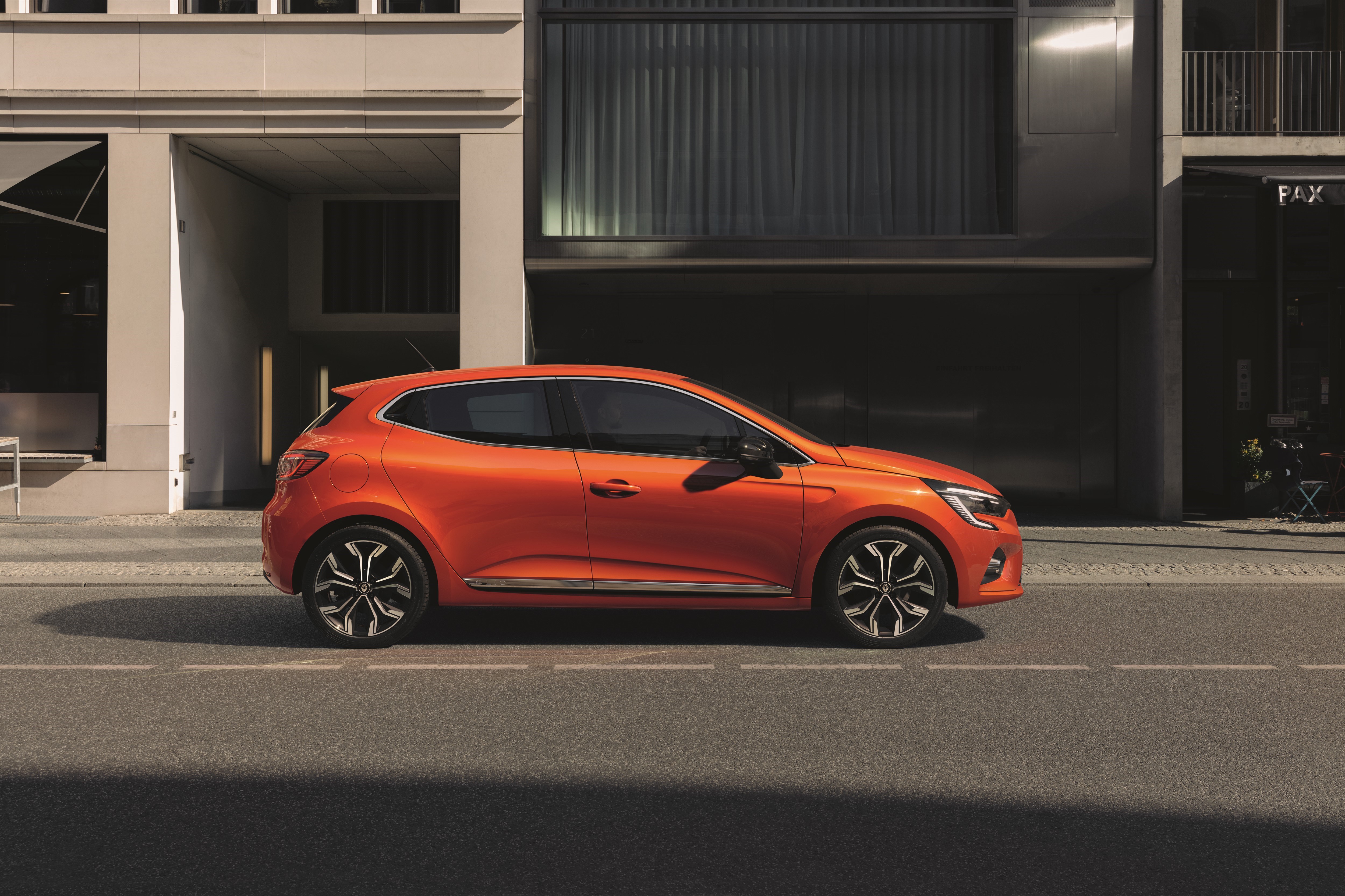 Yeni Renault Clio etkileyici tasarımıyla tanıtıldı