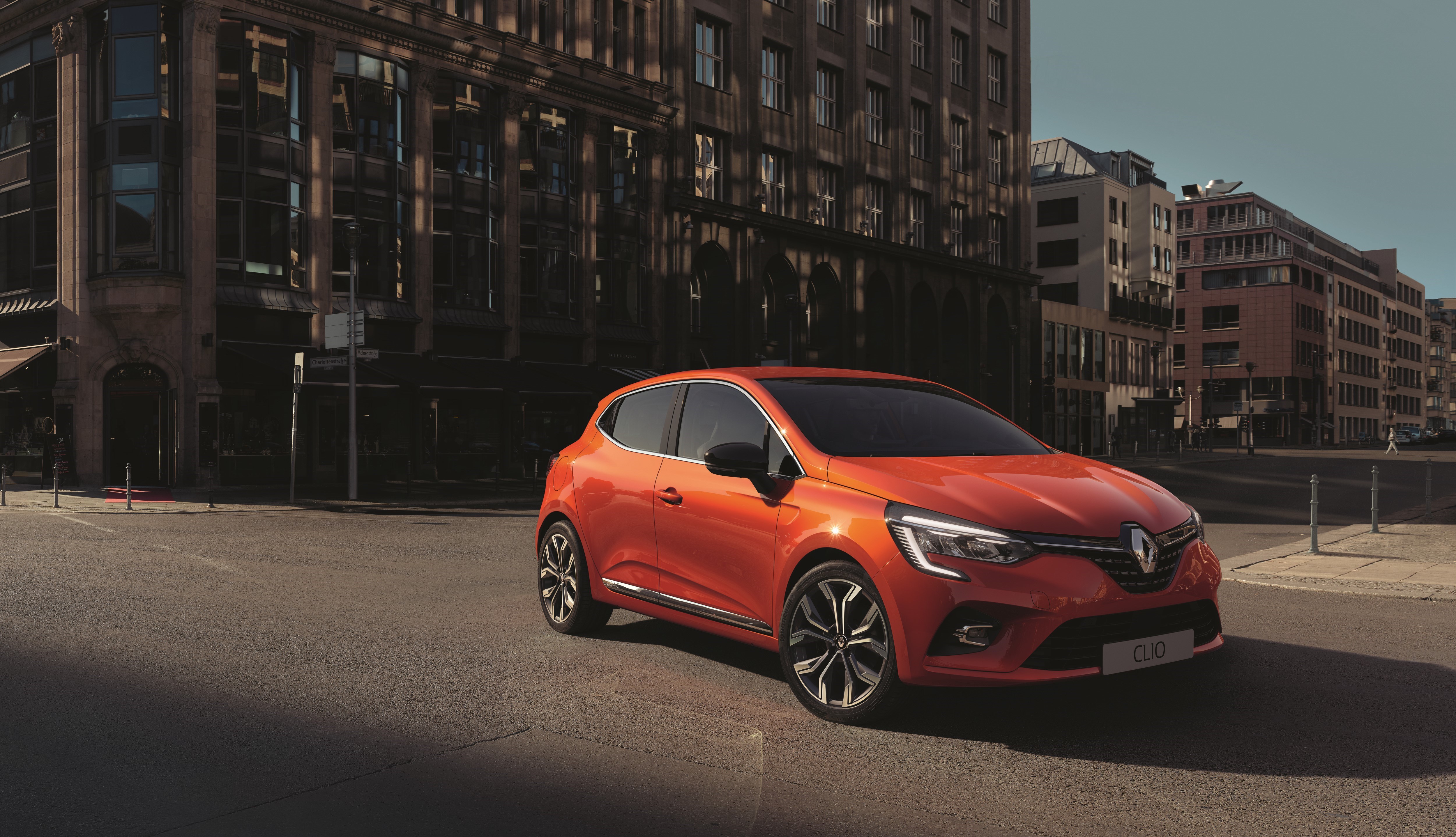 Yeni Renault Clio etkileyici tasarımıyla tanıtıldı