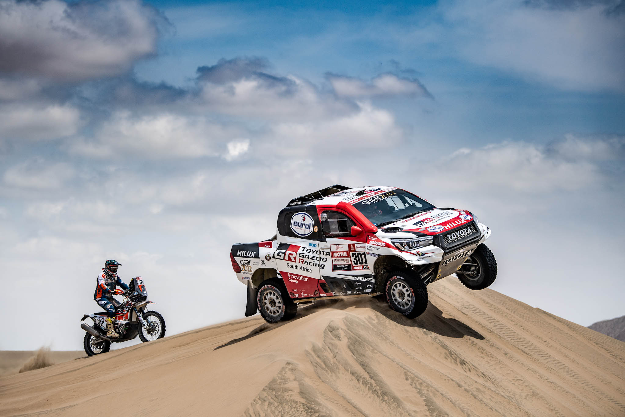 Toyota, Dakar Rallisi’ni, efsanevi pick-up modeli Hilux ile kazandı