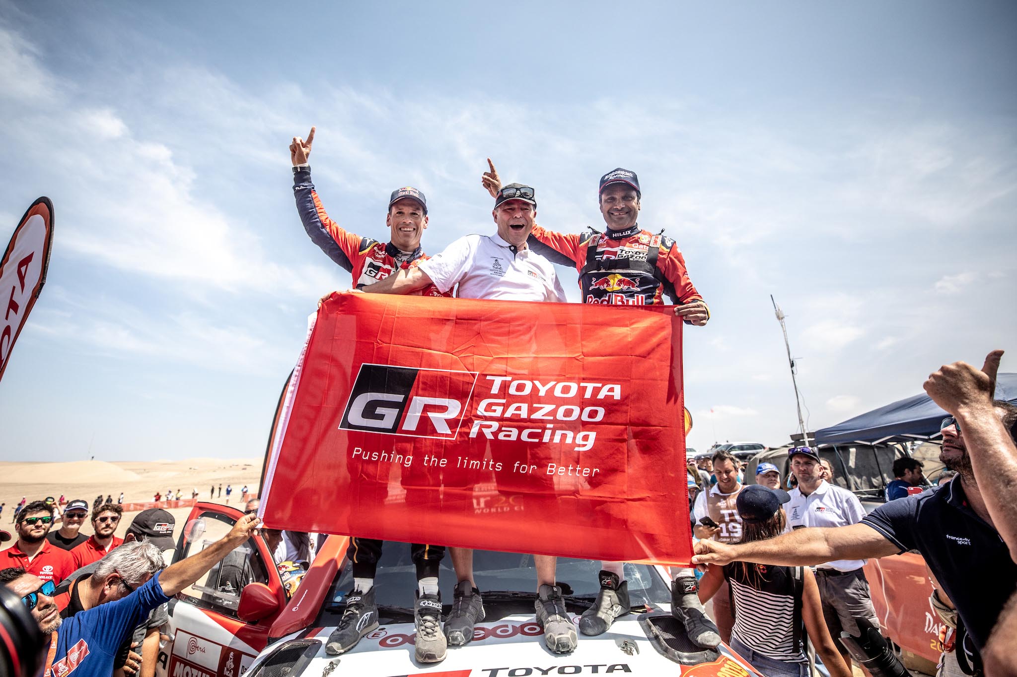 Toyota, Dakar Rallisi’ni, efsanevi pick-up modeli Hilux ile kazandı
