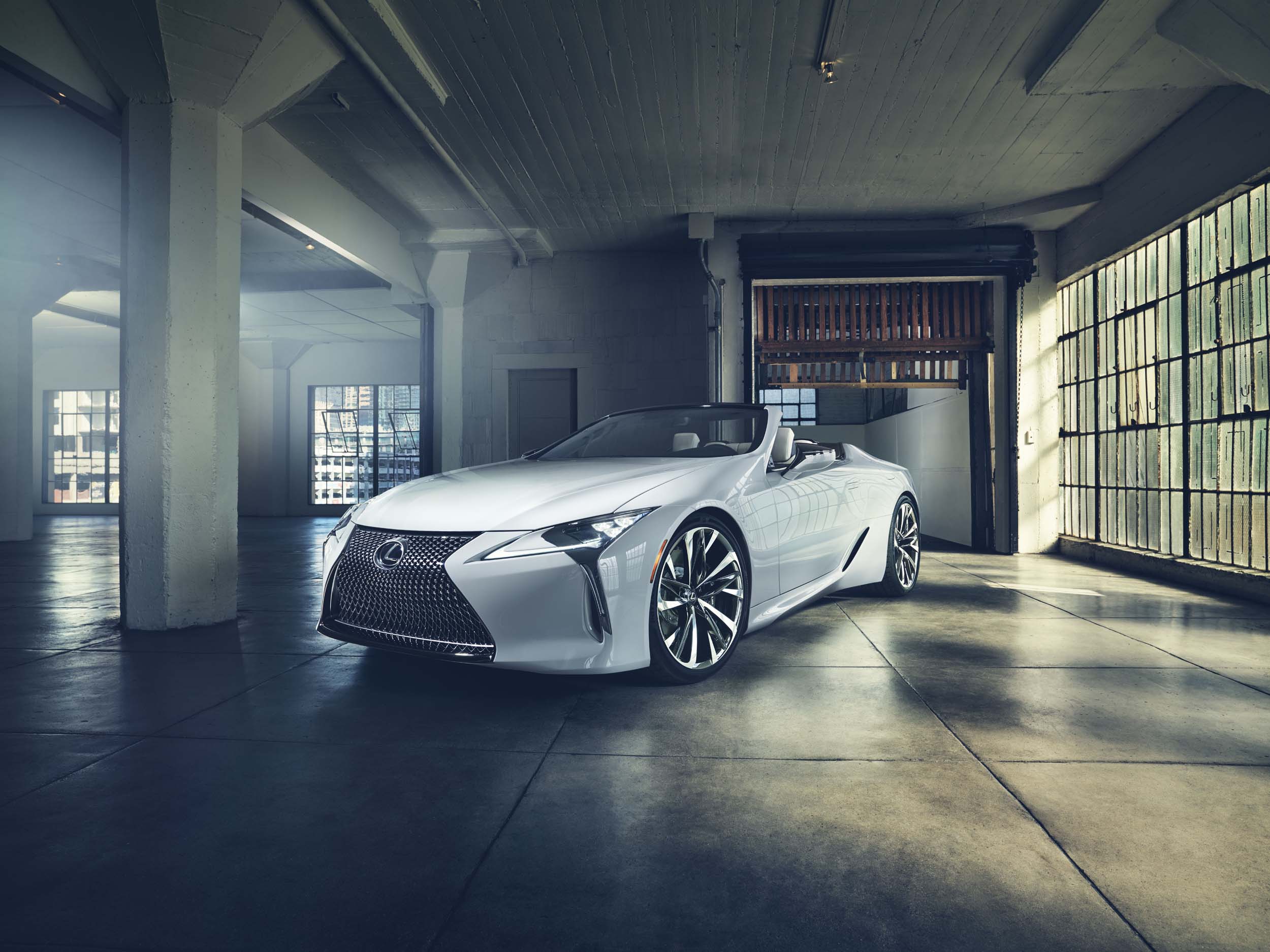 Lexus sıradışı cabrio modeli LC coupe’yi geçtiğimiz günlerde tanıttı